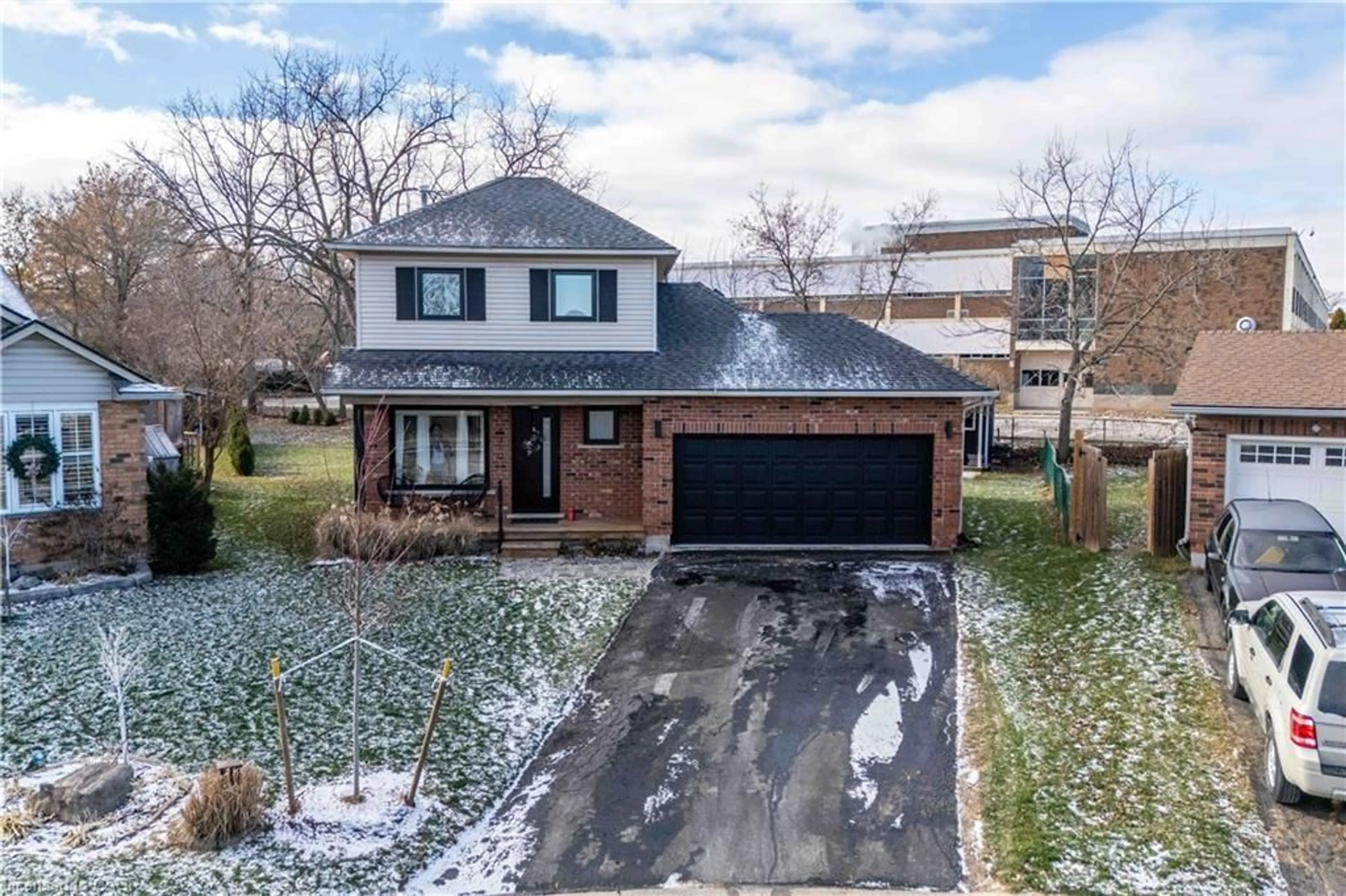 A pic from outside/outdoor area/front of a property/back of a property/a pic from drone, street for 4310 Concord Ave, Beamsville Ontario L0R 1B6