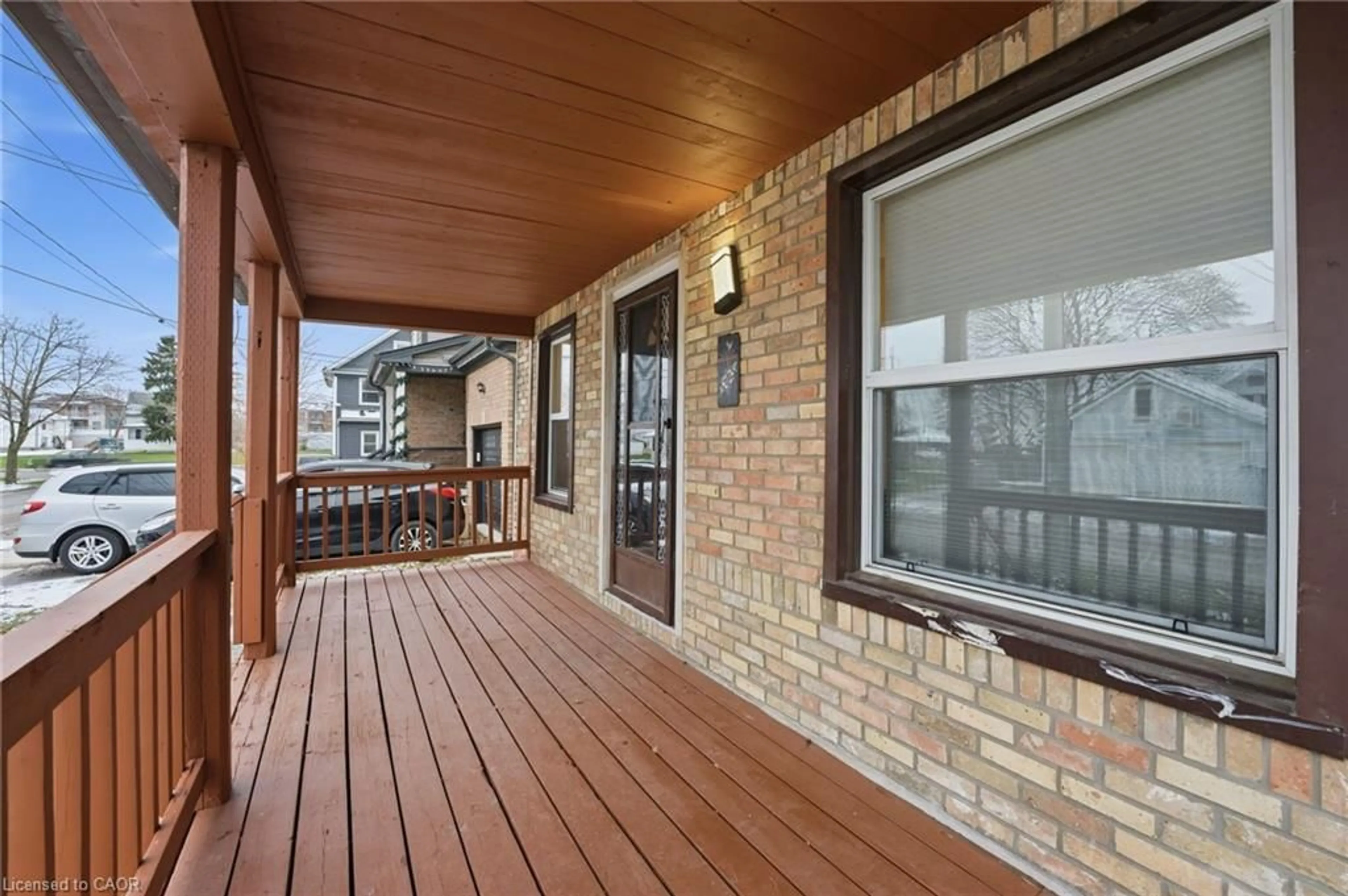 Patio, street for 1 Violet St, St. Catharines Ontario L2S 2X1