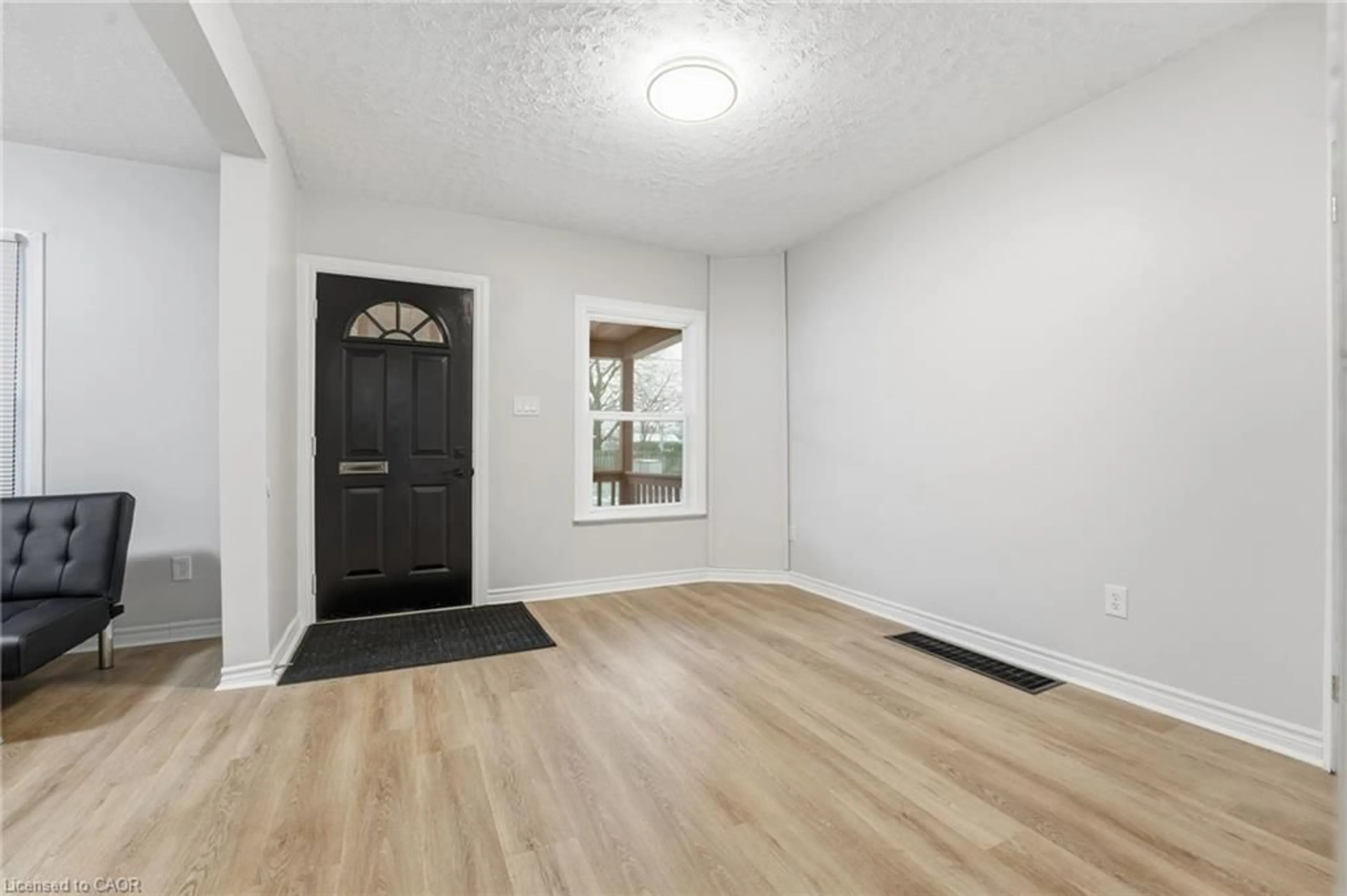 Indoor entryway for 1 Violet St, St. Catharines Ontario L2S 2X1