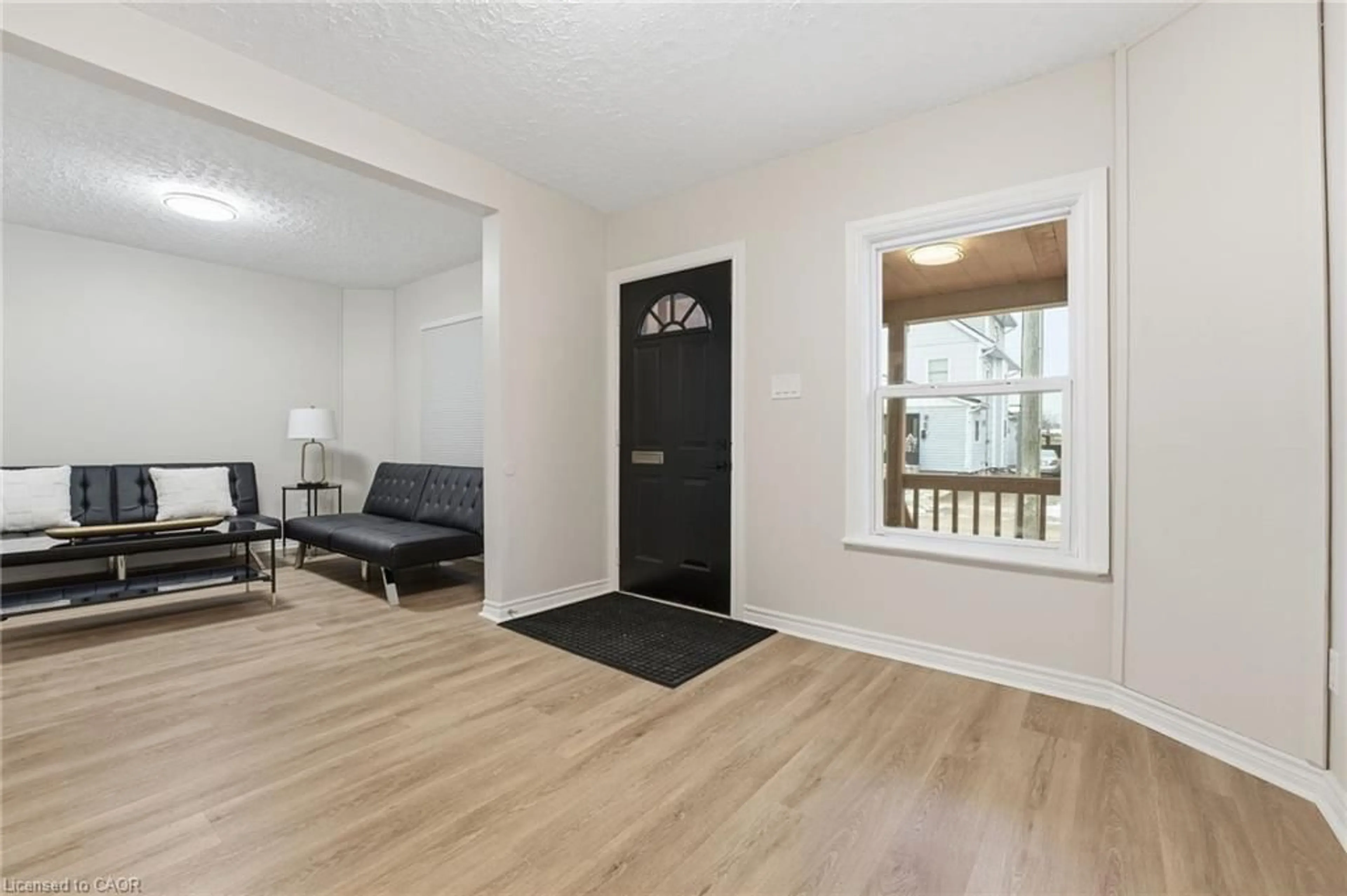 Indoor entryway for 1 Violet St, St. Catharines Ontario L2S 2X1