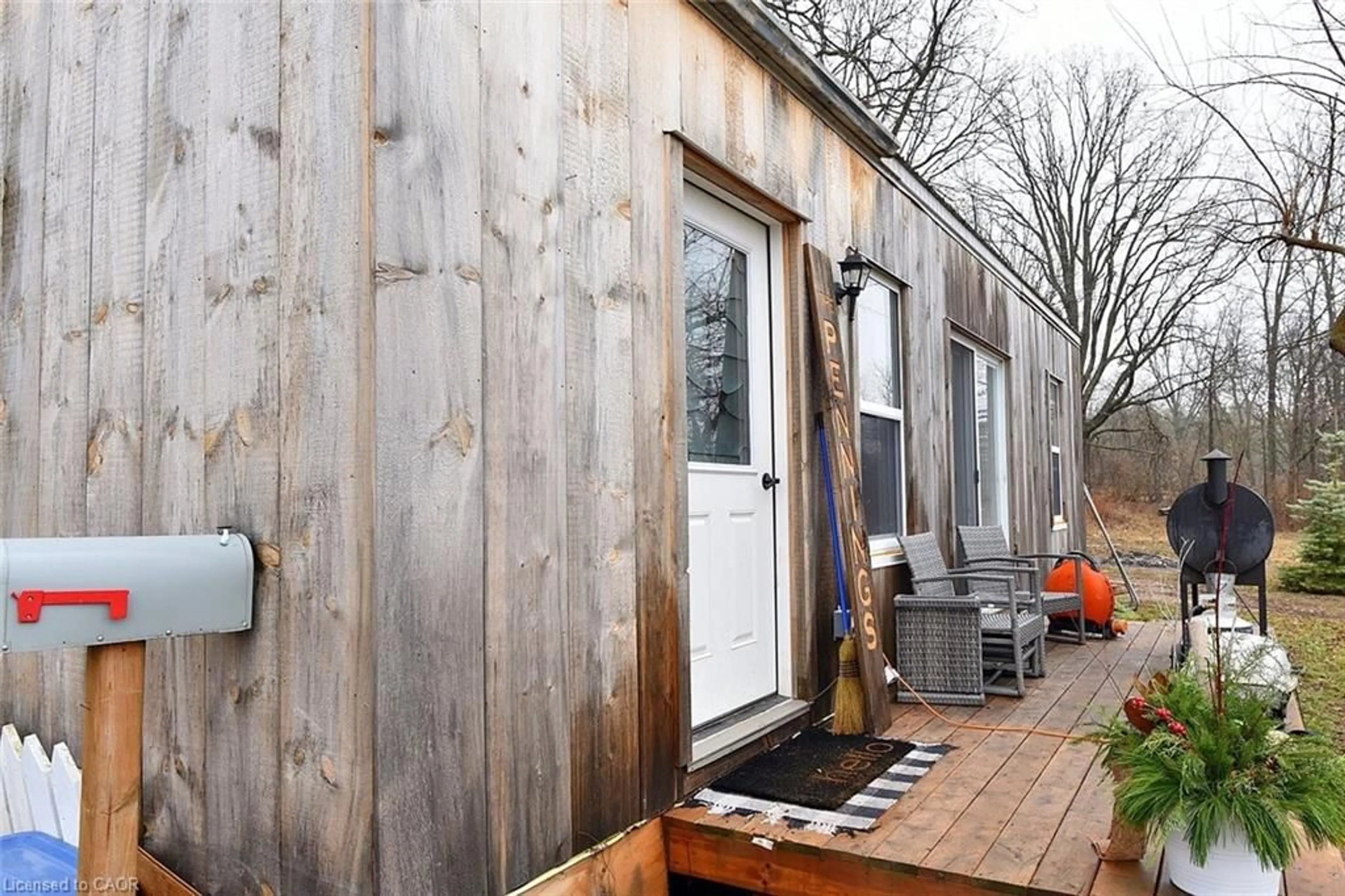 Patio, street for 1344 Highway 8 Hwy, Flamborough Ontario N1R 5S2