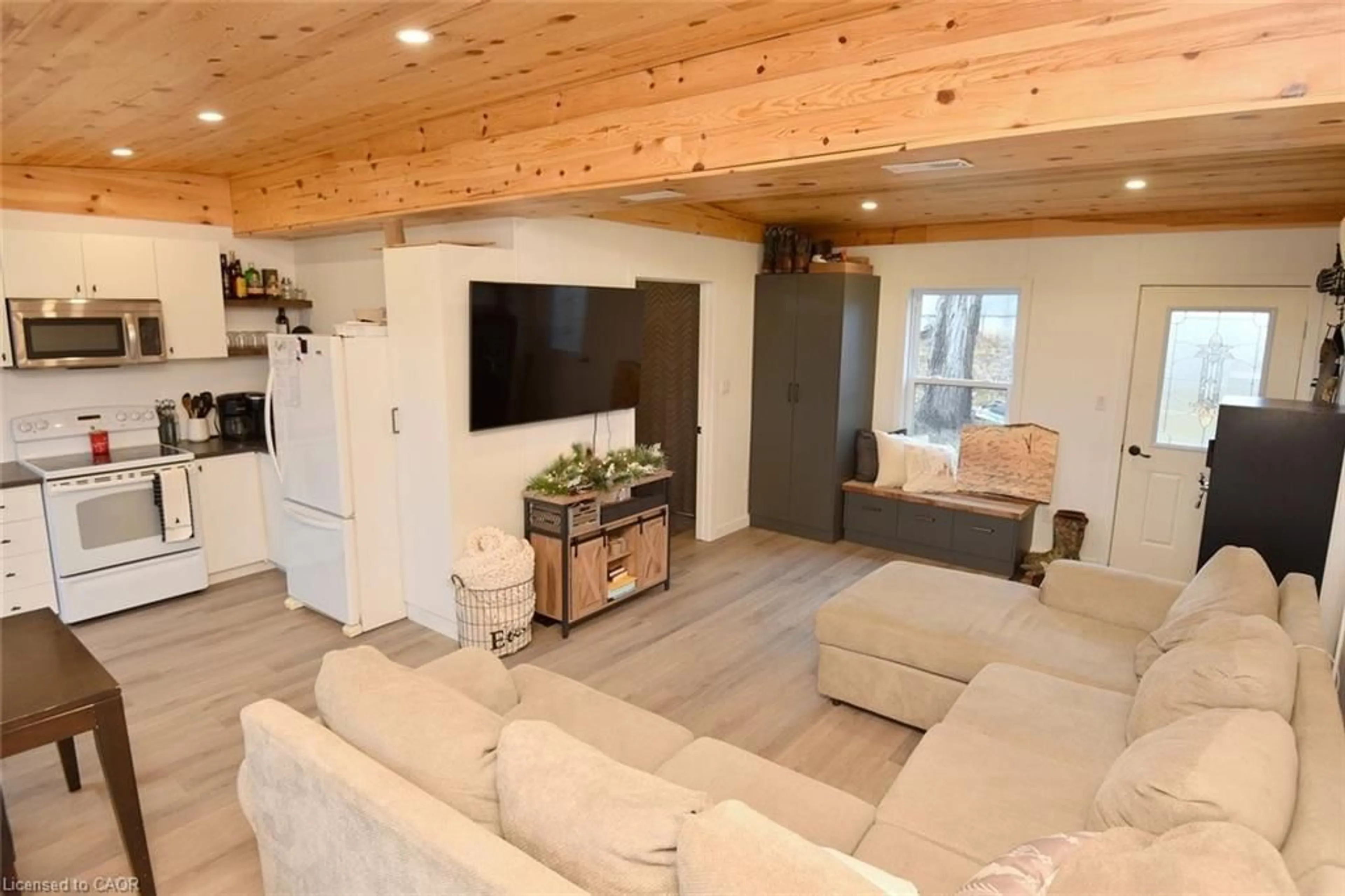 Living room with furniture, wood/laminate floor for 1344 Highway 8 Hwy, Flamborough Ontario N1R 5S2