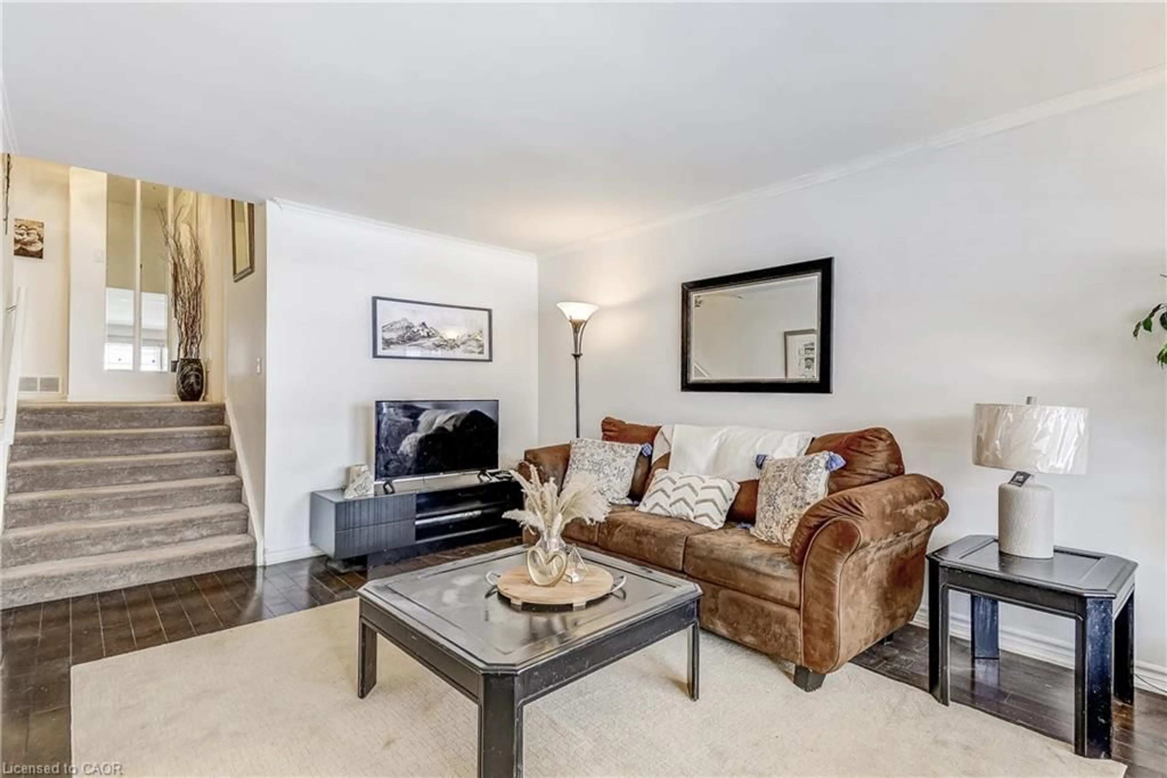 Living room with furniture, unknown for 2145 Sandringham Dr, Burlington Ontario L7P 1T8