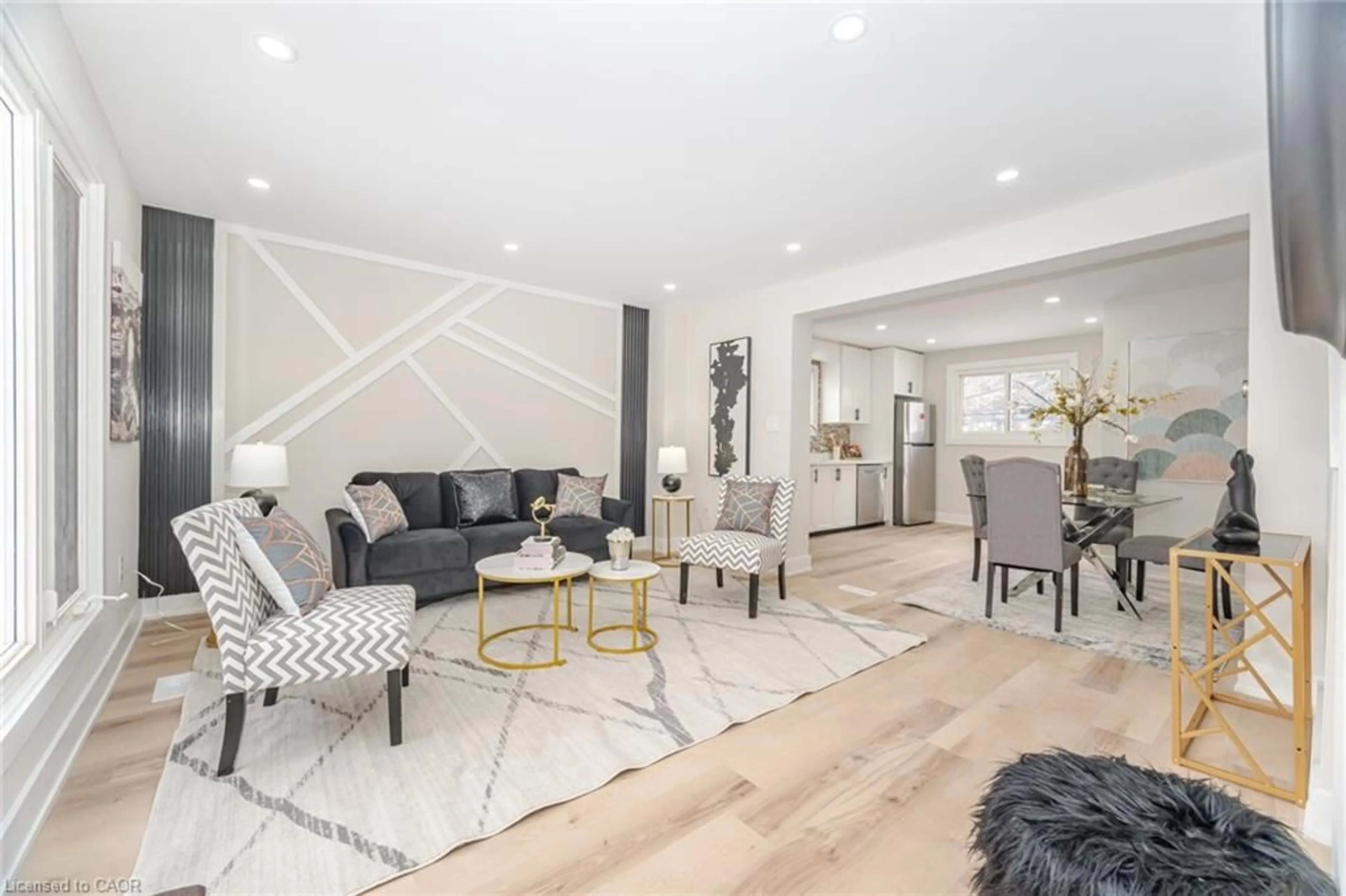 Living room with furniture, unknown for 26 Graywood Rd, Hamilton Ontario L9C 6K4