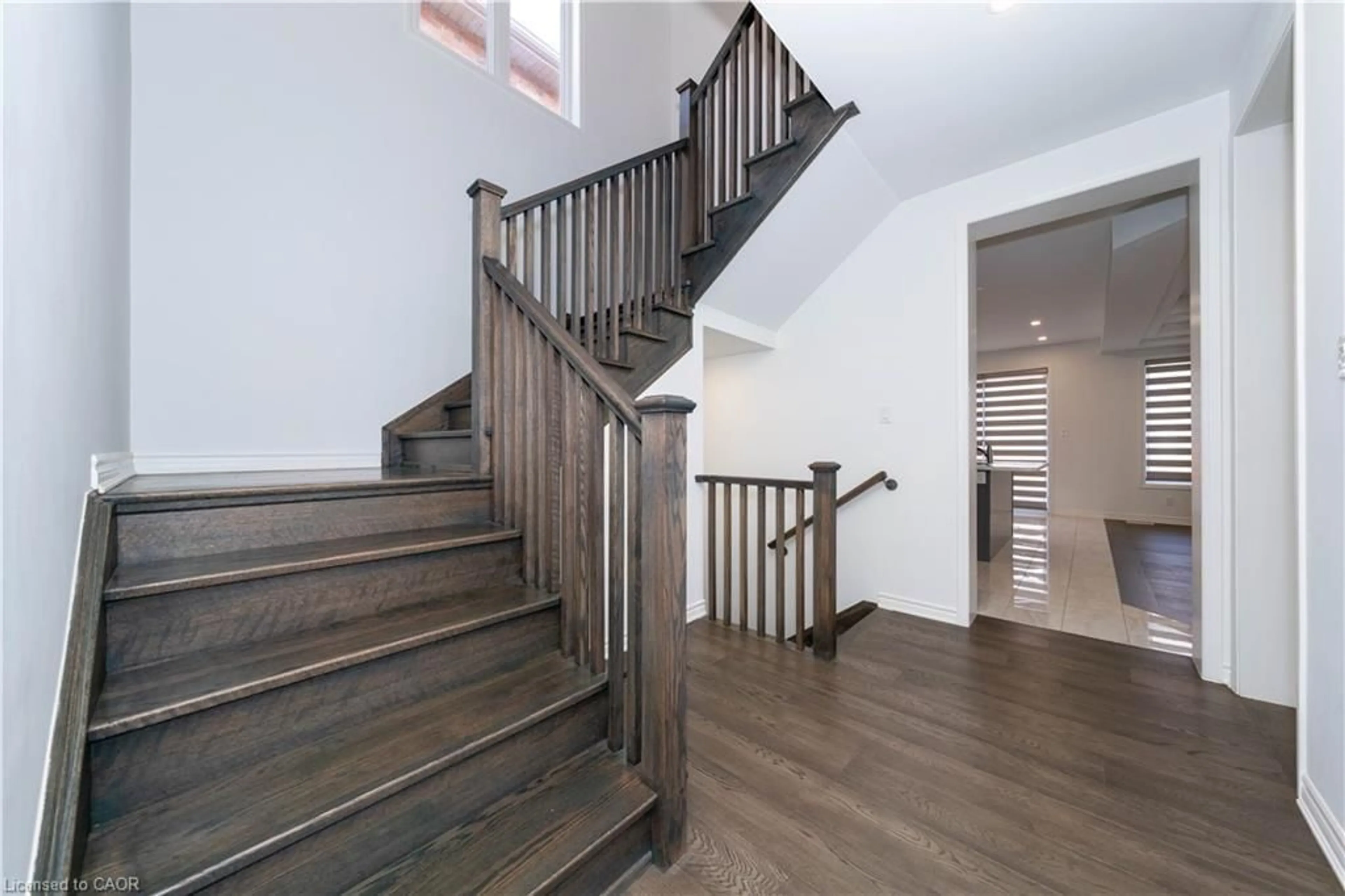 Stairs for 558 Kennedy Cir, Milton Ontario L9E 1P9