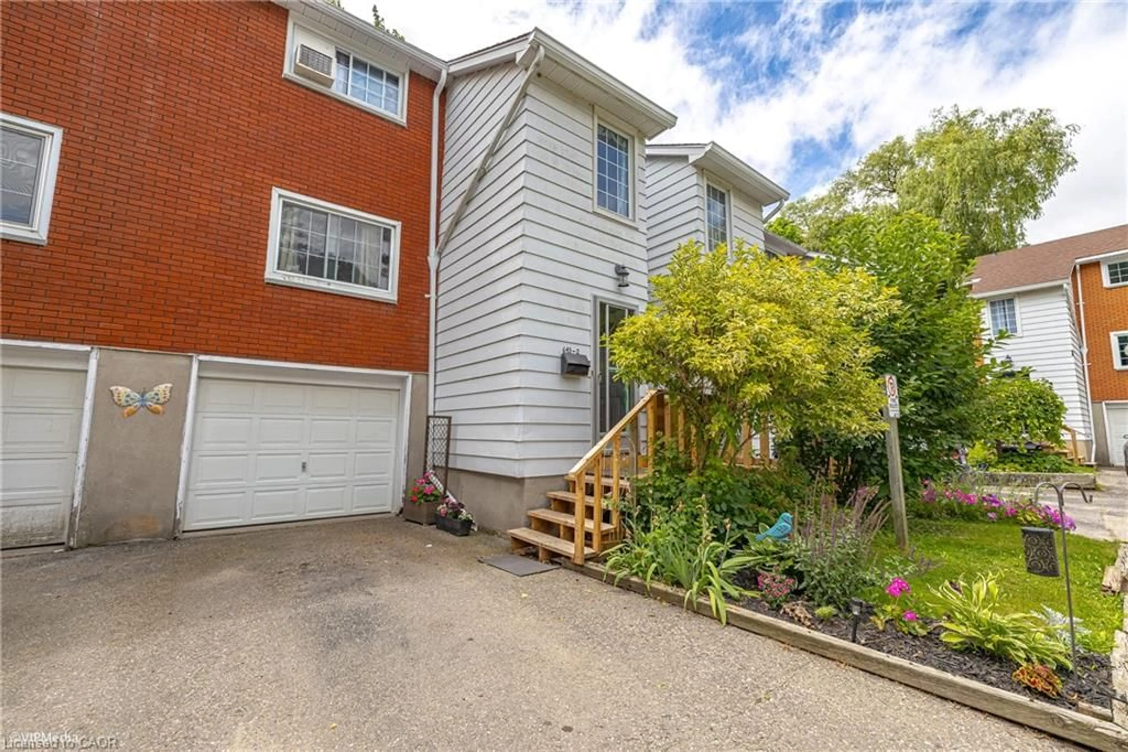 A pic from outside/outdoor area/front of a property/back of a property/a pic from drone, street for 643 Albert St #2, Waterloo Ontario N2L 3V5