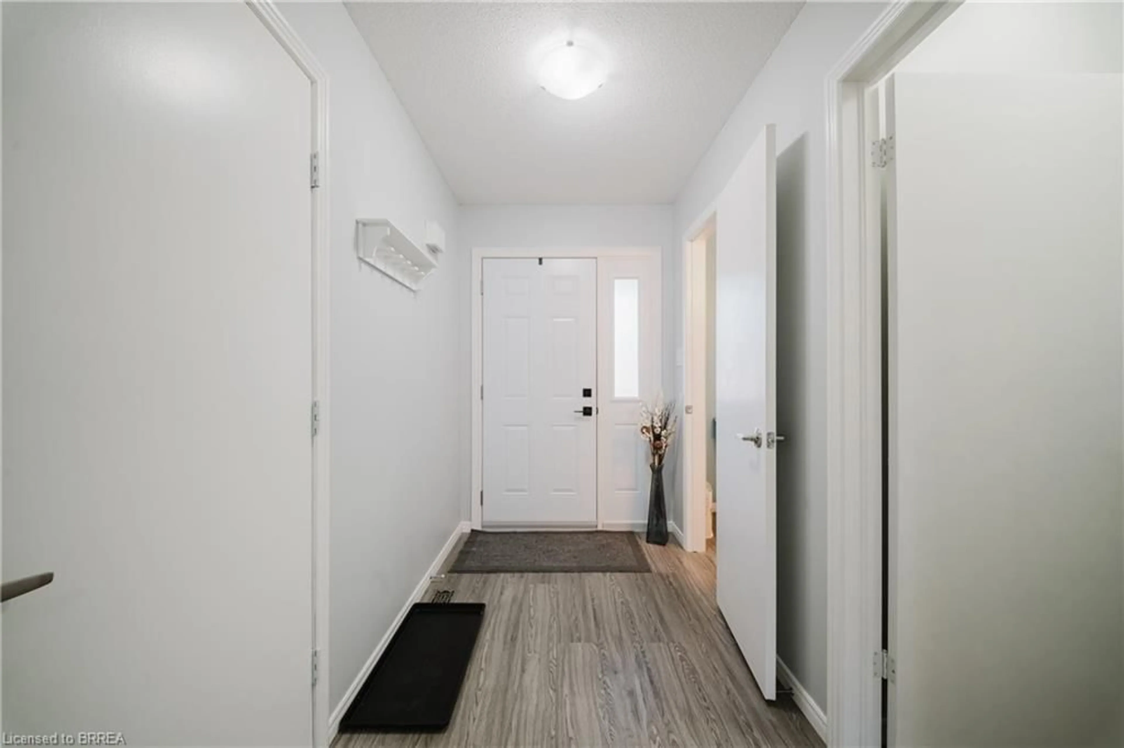 Indoor entryway for 431 Springbank Ave #431, Woodstock Ontario N4T 1H8
