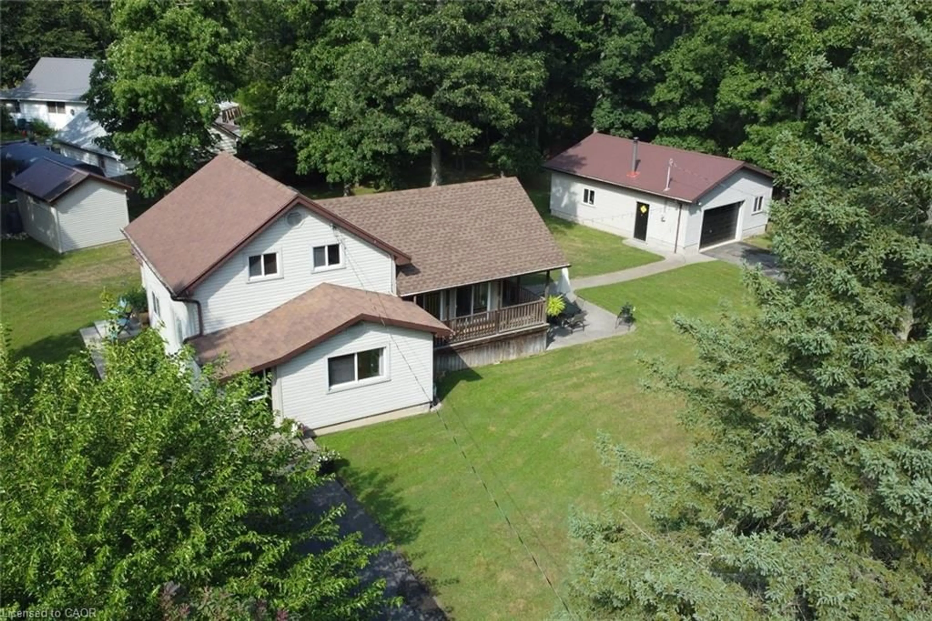 A pic from outside/outdoor area/front of a property/back of a property/a pic from drone, unknown for 3222 Peach Ave, Ridgeway Ontario L0S 1N0