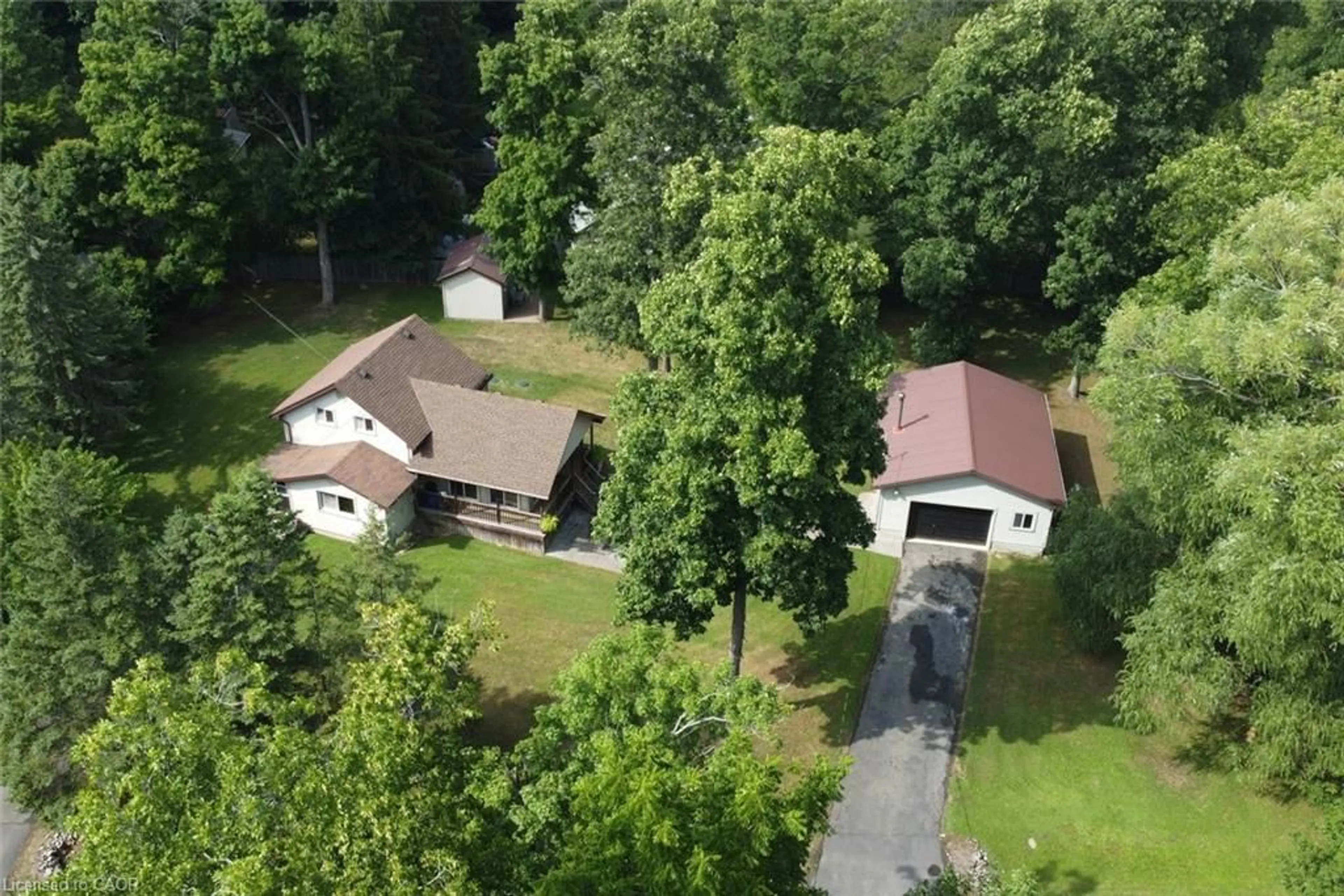 A pic from outside/outdoor area/front of a property/back of a property/a pic from drone, unknown for 3222 Peach Ave, Ridgeway Ontario L0S 1N0