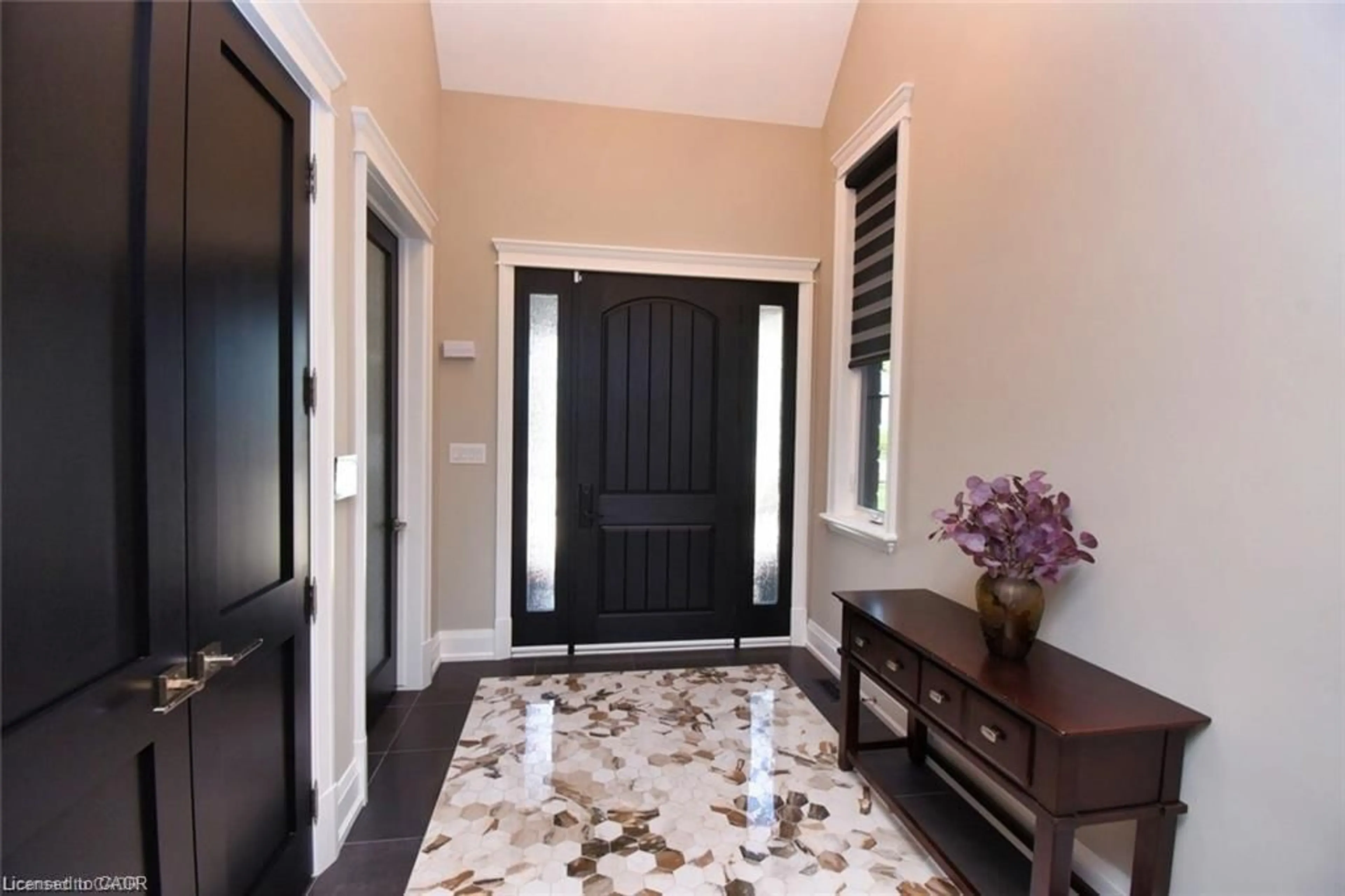 Indoor entryway for 68 Mountain Brow Blvd, Hamilton Ontario L8T 1A4