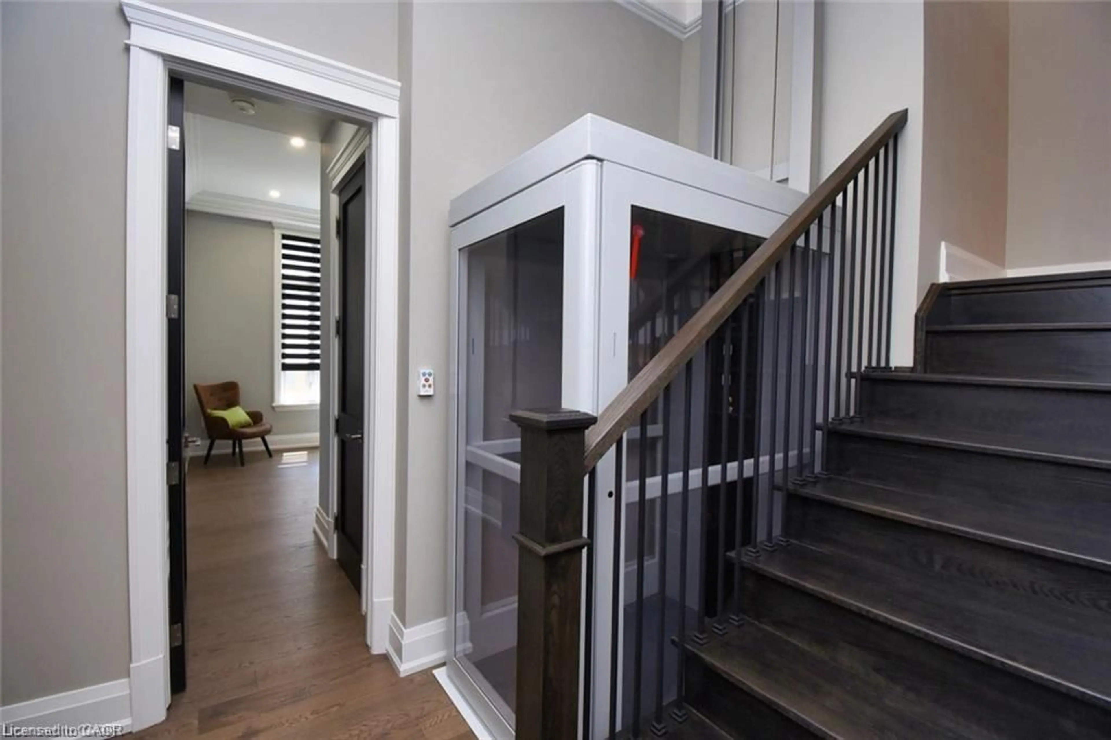 Indoor foyer for 68 Mountain Brow Blvd, Hamilton Ontario L8T 1A4