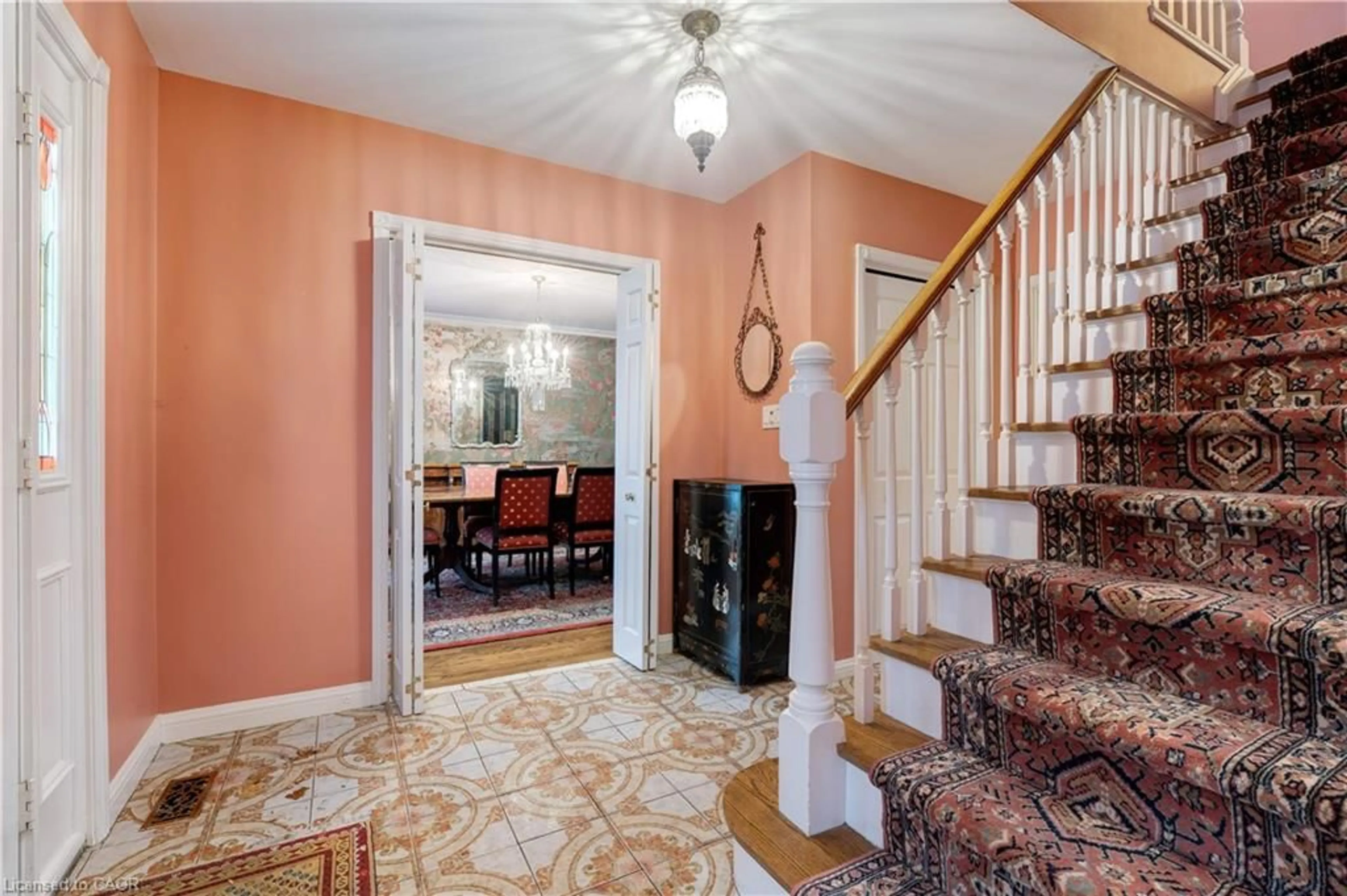 Indoor foyer for 238 Penn Dr, Burlington Ontario L7N 2B8