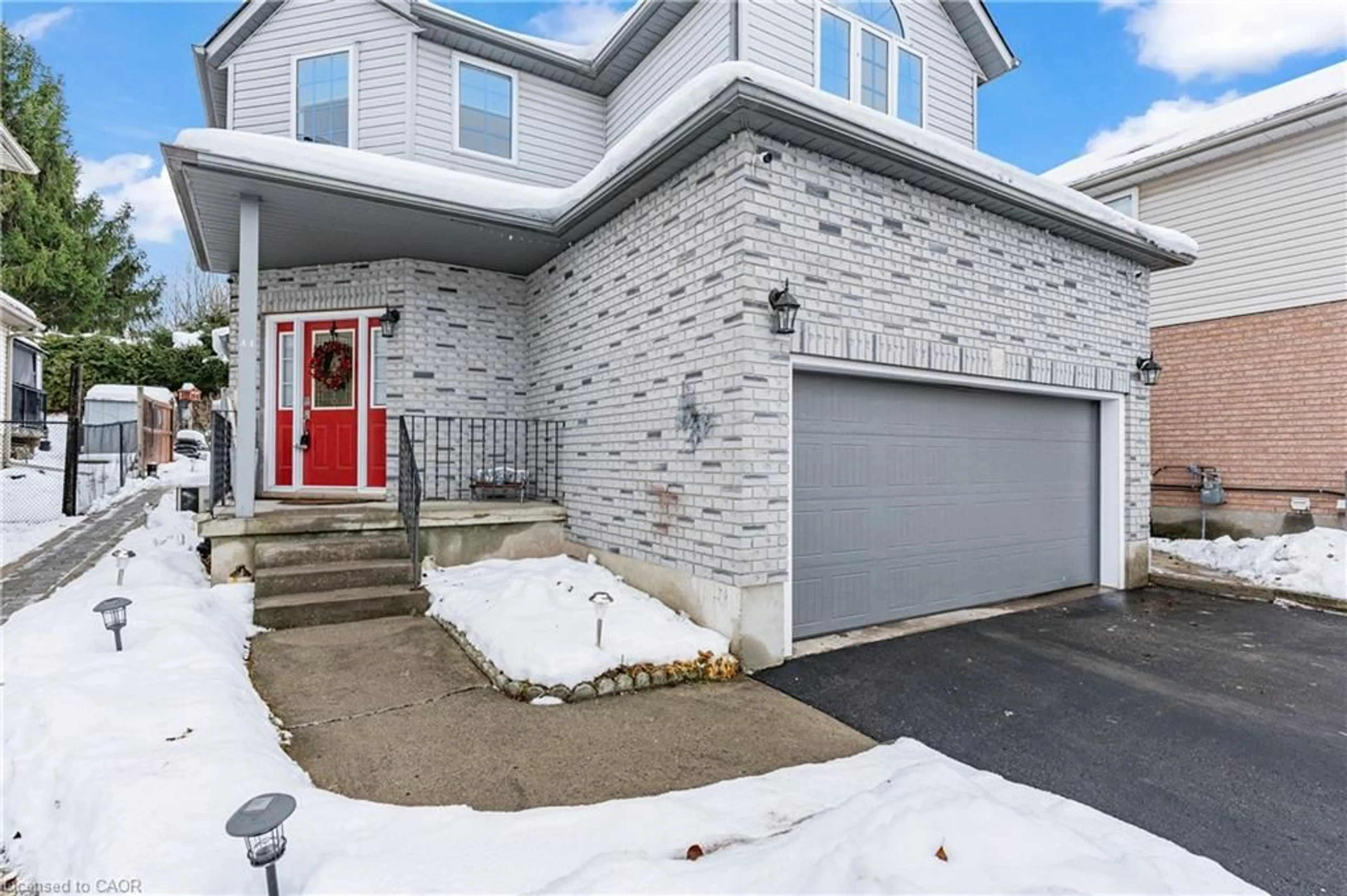 Home with brick exterior material, street for 44 Dineen Crt, Kitchener Ontario N2B 3X3