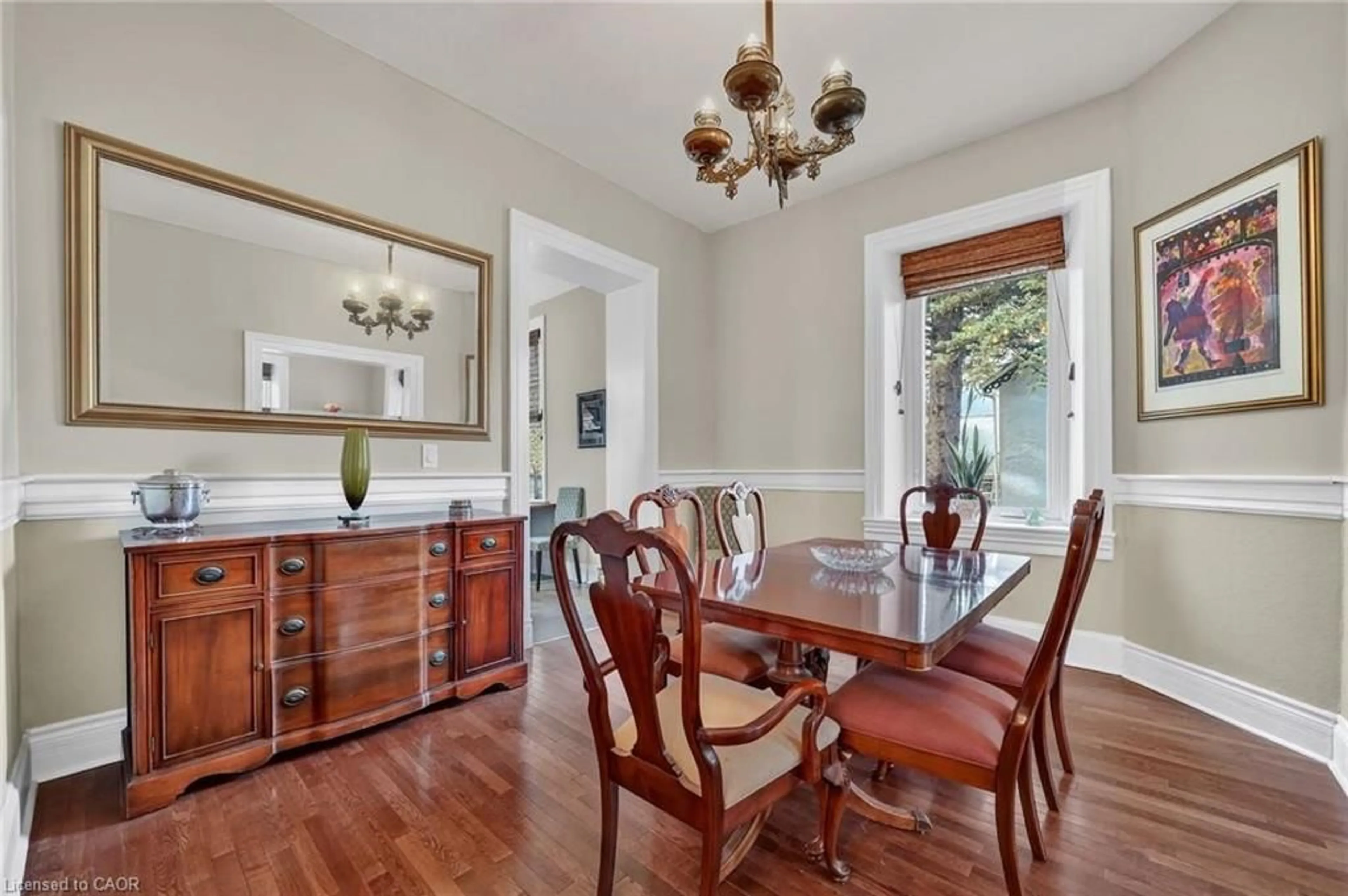 Dining room, wood/laminate floor for 72 Banfield St, Paris Ontario N3L 2Z1