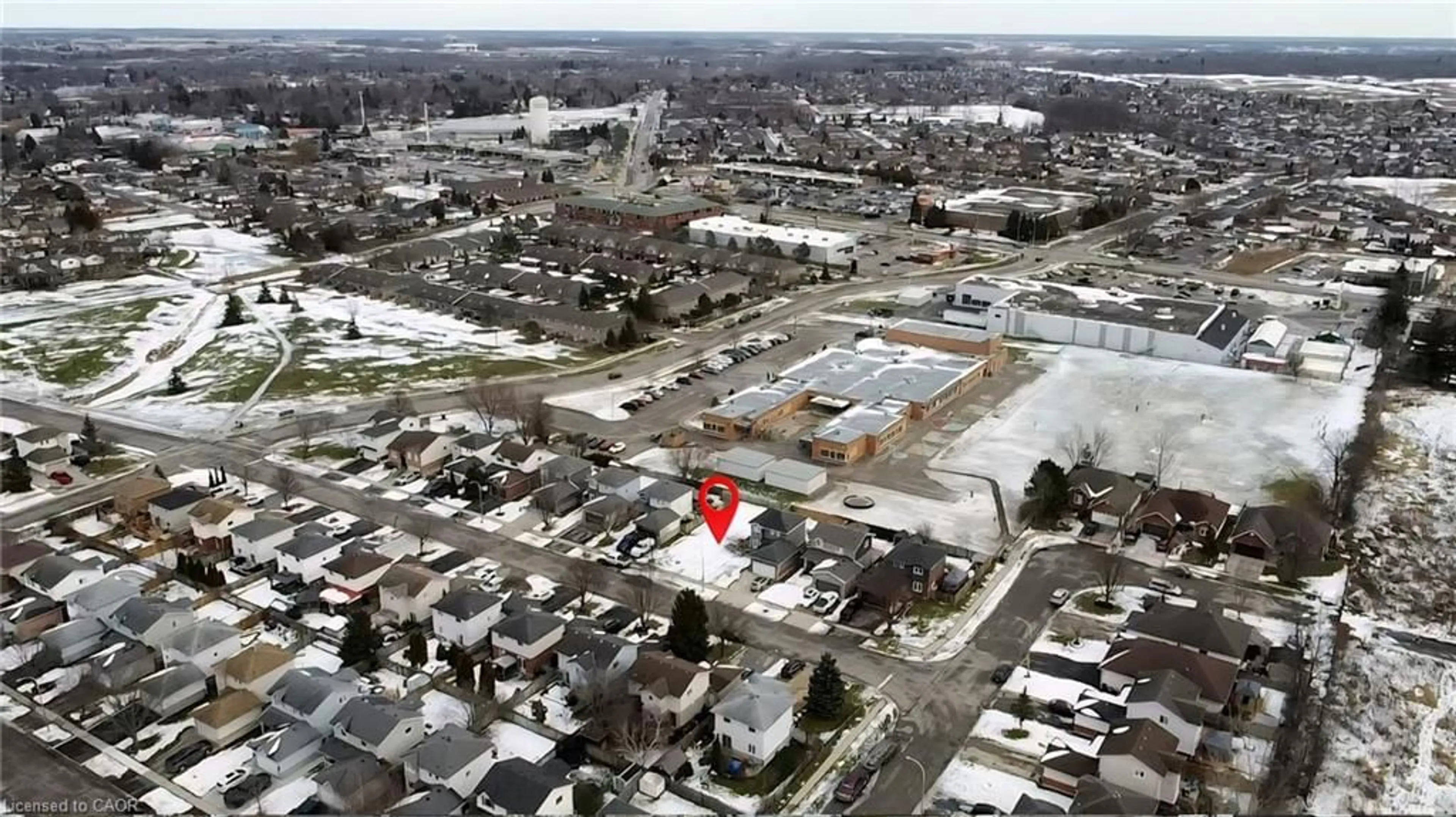 A pic from outside/outdoor area/front of a property/back of a property/a pic from drone, street for 233 Kinross St, Caledonia Ontario N3W 2K5