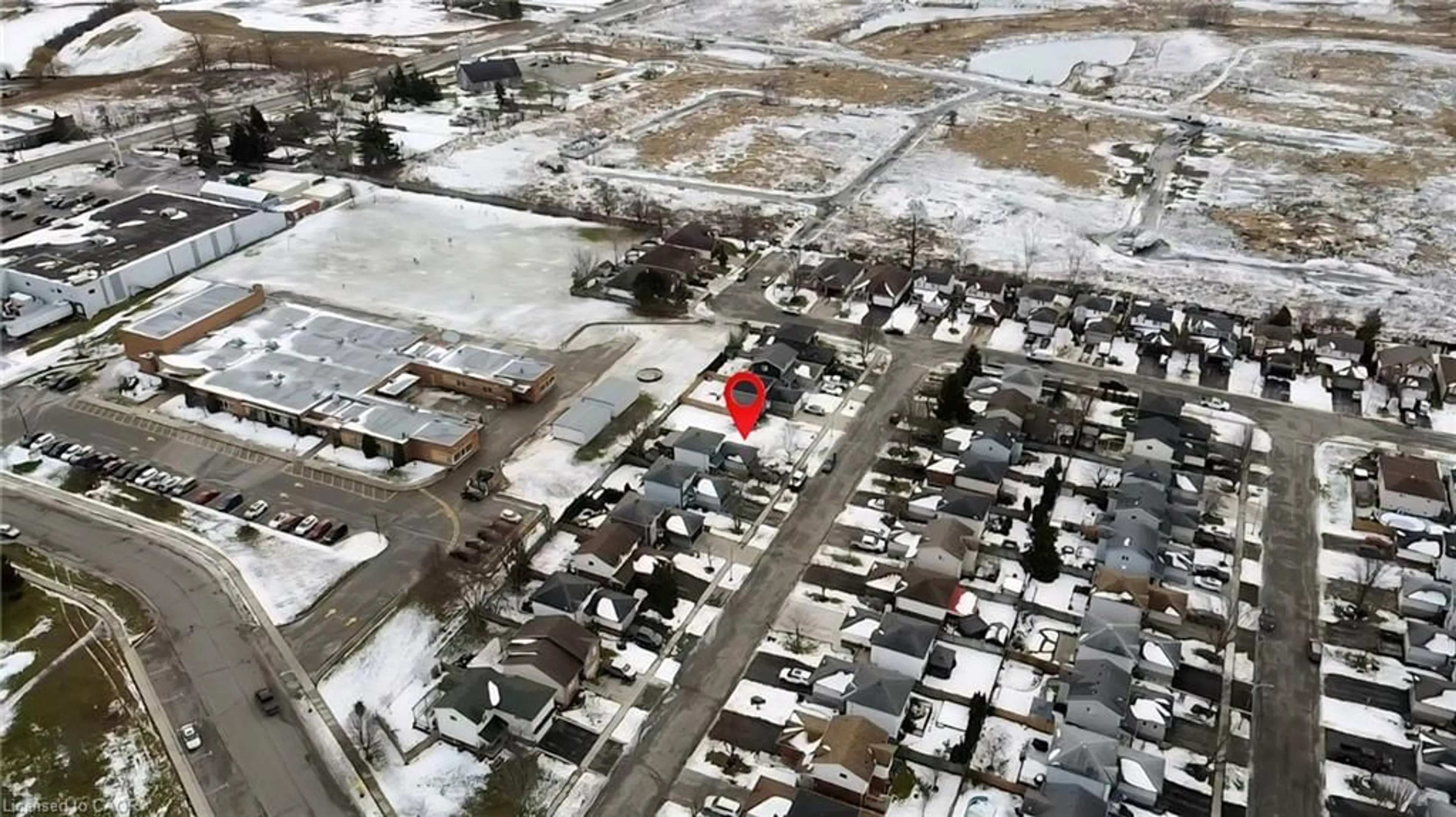 A pic from outside/outdoor area/front of a property/back of a property/a pic from drone, street for 233 Kinross St, Caledonia Ontario N3W 2K5