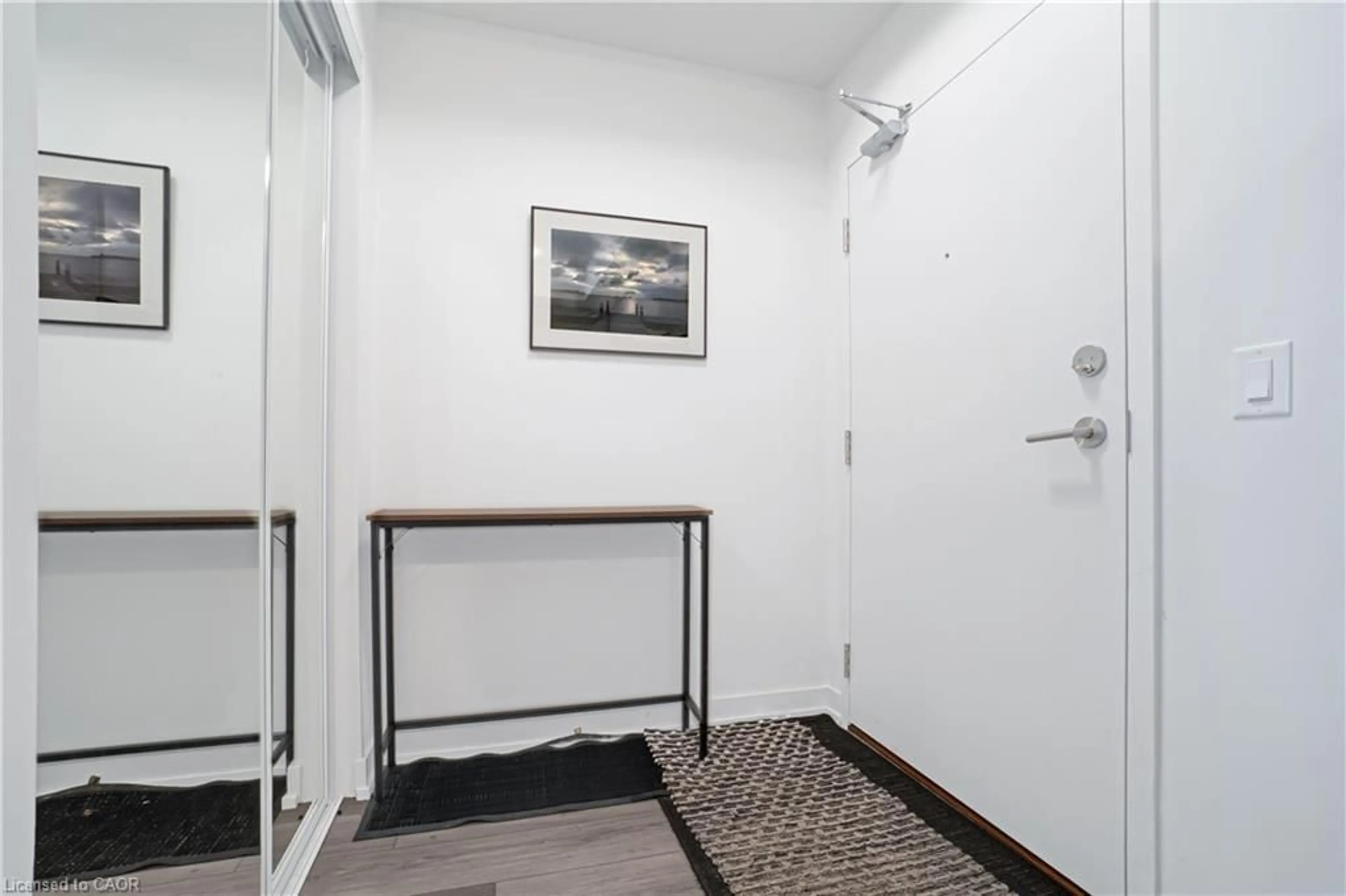 Indoor foyer for 255 Northfield Dr #407, Waterloo Ontario N2K 0G5