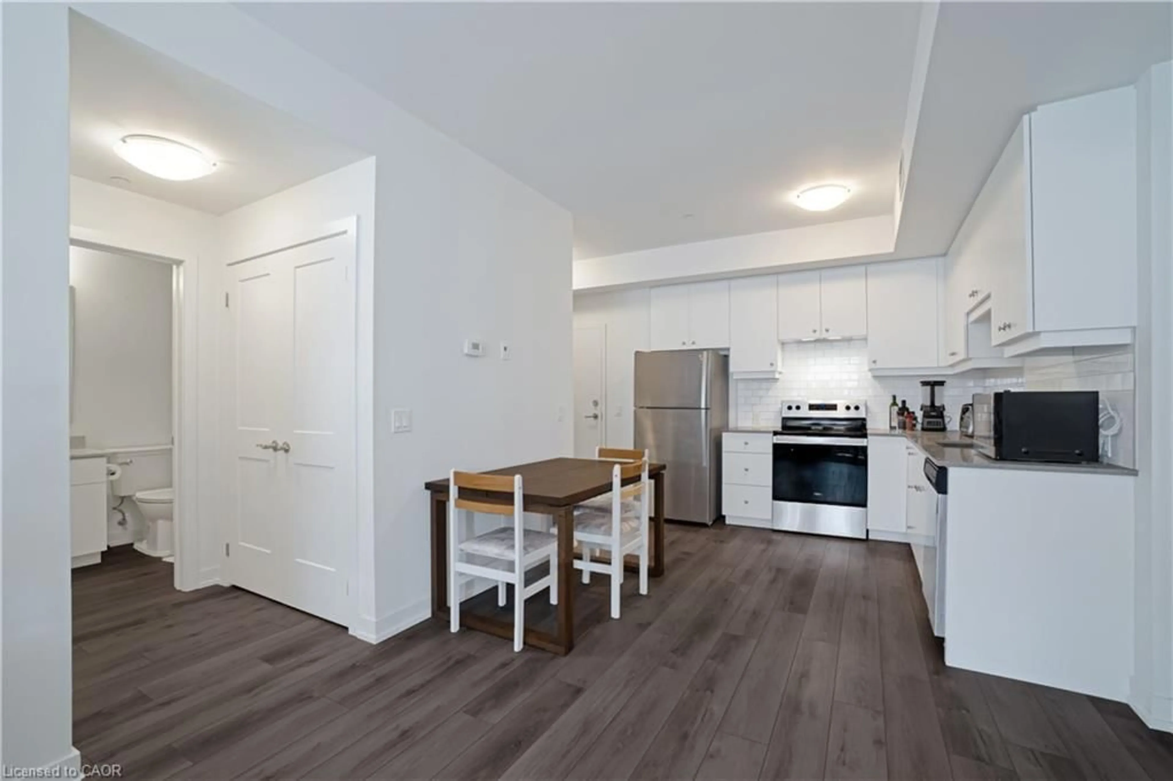Standard kitchen, wood/laminate floor for 255 Northfield Dr #407, Waterloo Ontario N2K 0G5