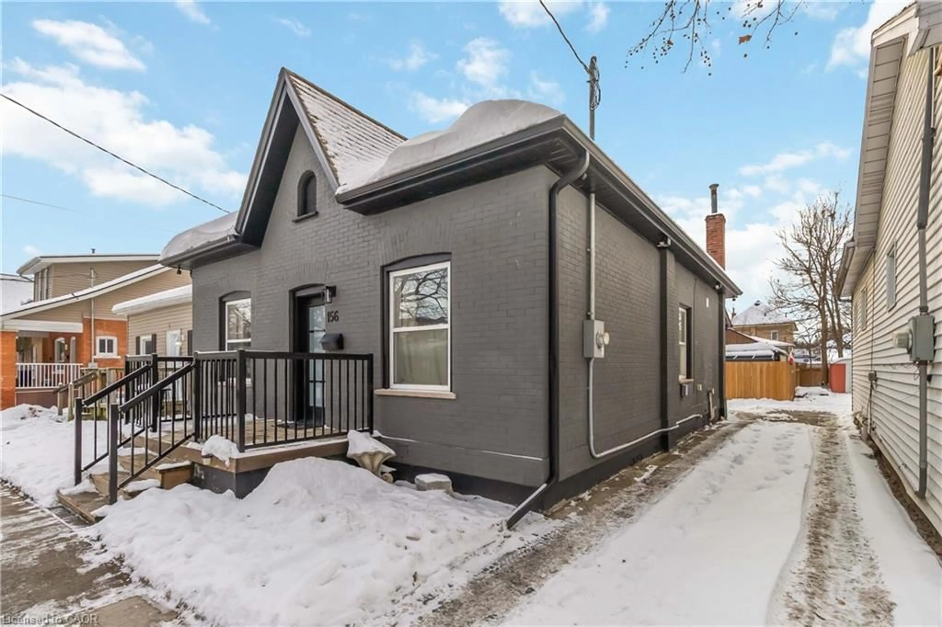 Unknown for 156 Albion St, Brantford Ontario N3T 3M9