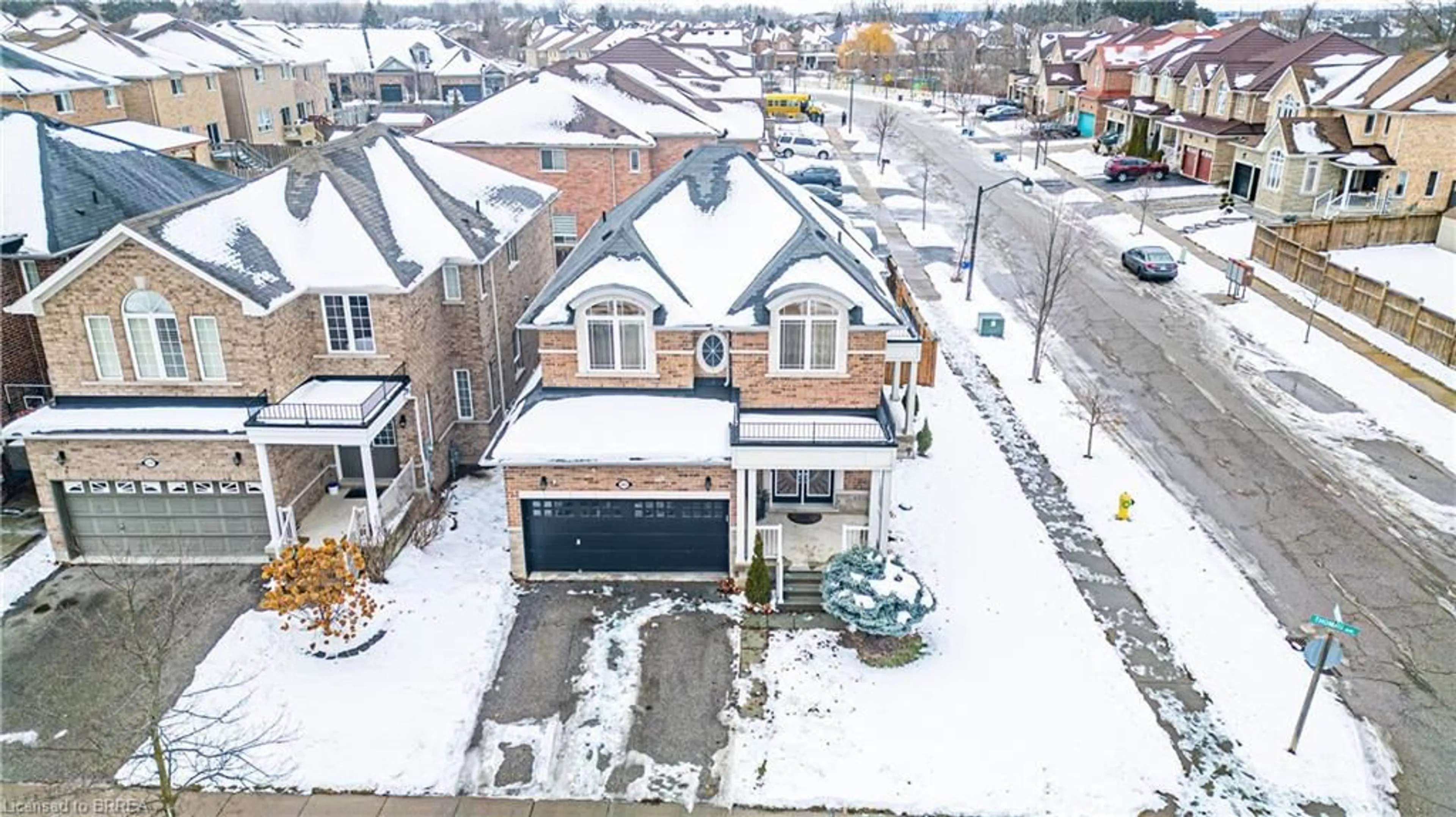 A pic from outside/outdoor area/front of a property/back of a property/a pic from drone, street for 241 Thomas Ave, Brantford Ontario N3S 0E1