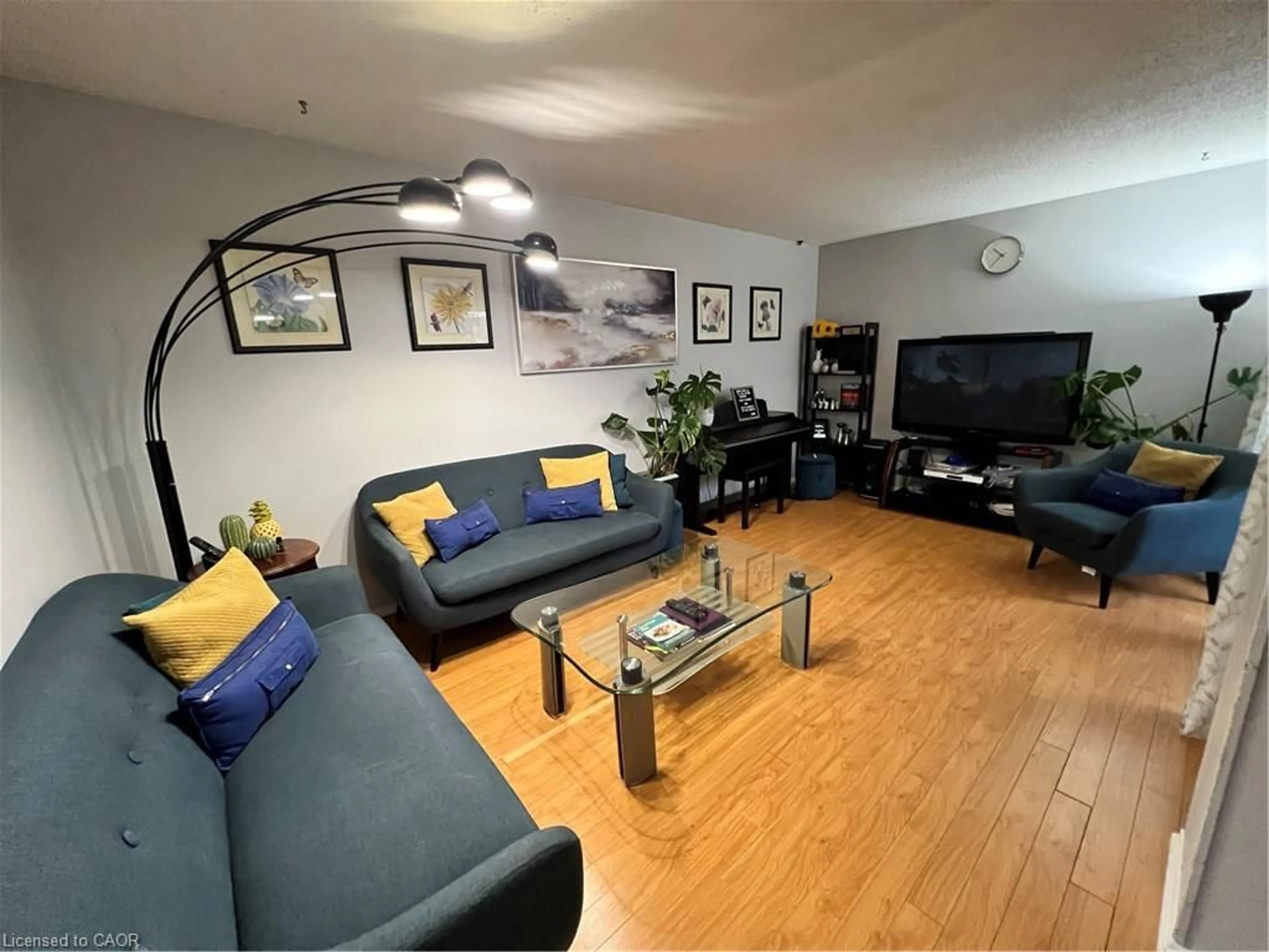 Living room with furniture, unknown for 1300 Upper Ottawa St ##44, Hamilton Ontario L8W 1M8