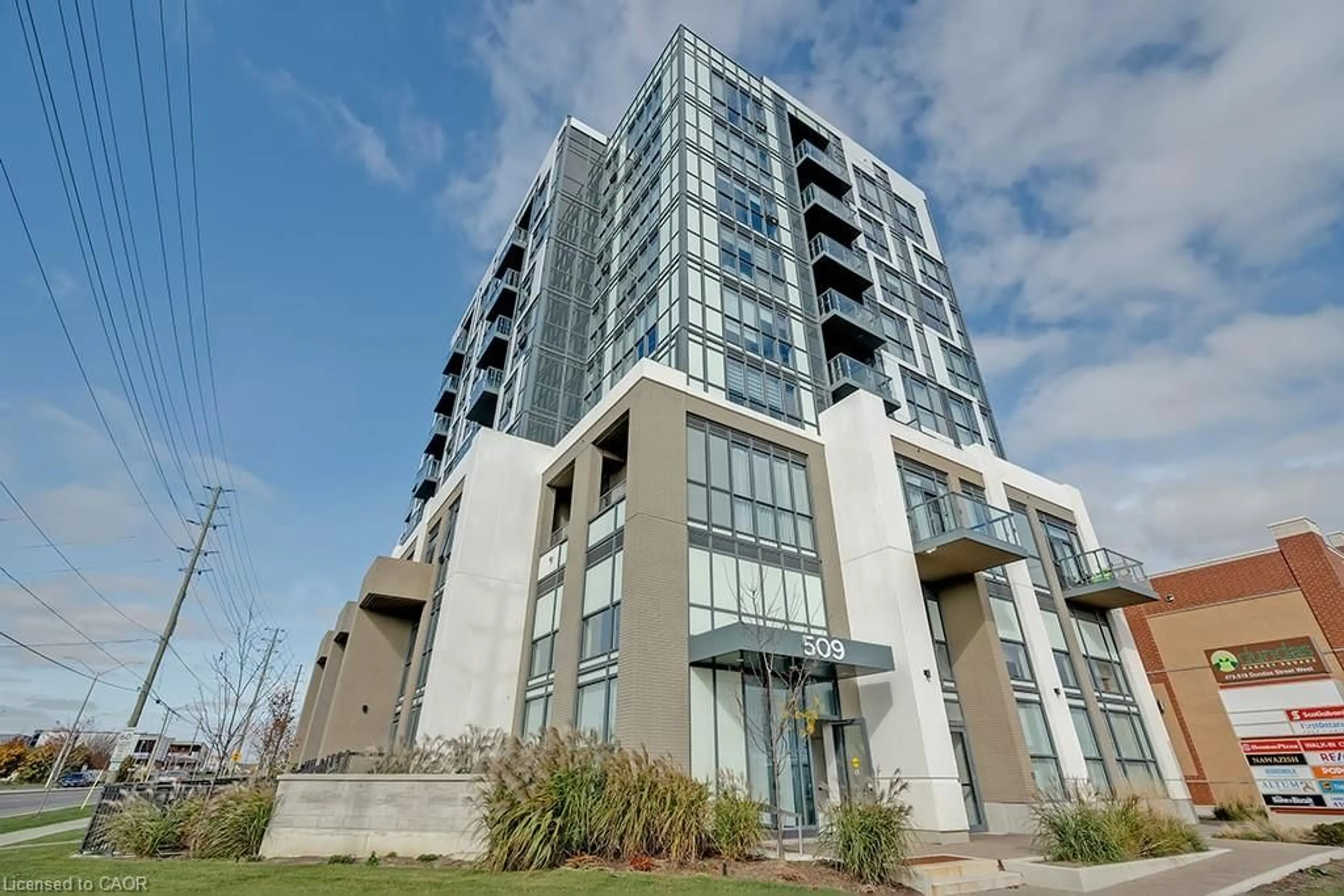 Indoor foyer for 509 Dundas St #415, Oakville Ontario L6M 5P4