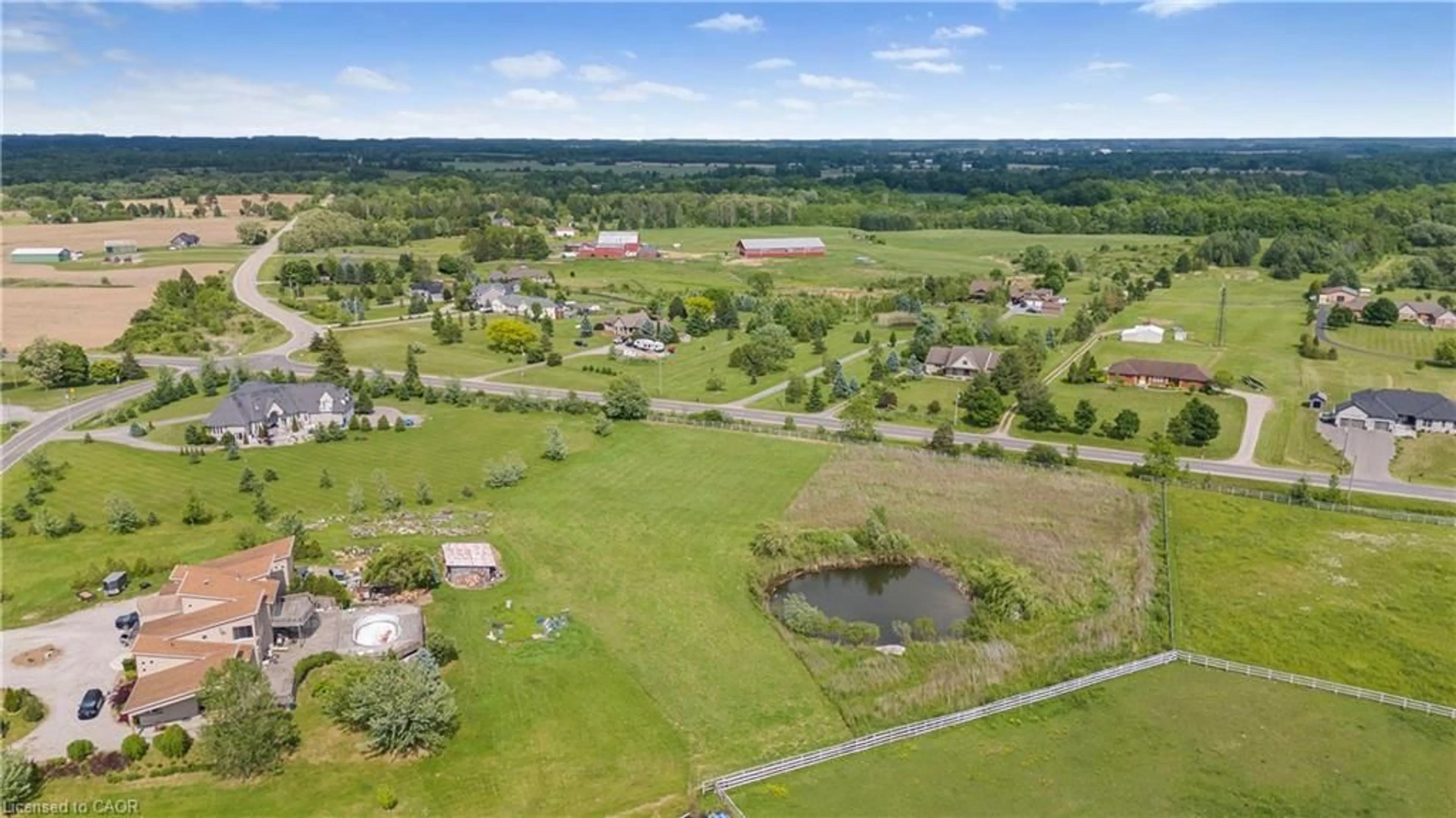 A pic from outside/outdoor area/front of a property/back of a property/a pic from drone, water/lake/river/ocean view for 241 Langford Church Rd, Brantford Ontario N3T 5L4