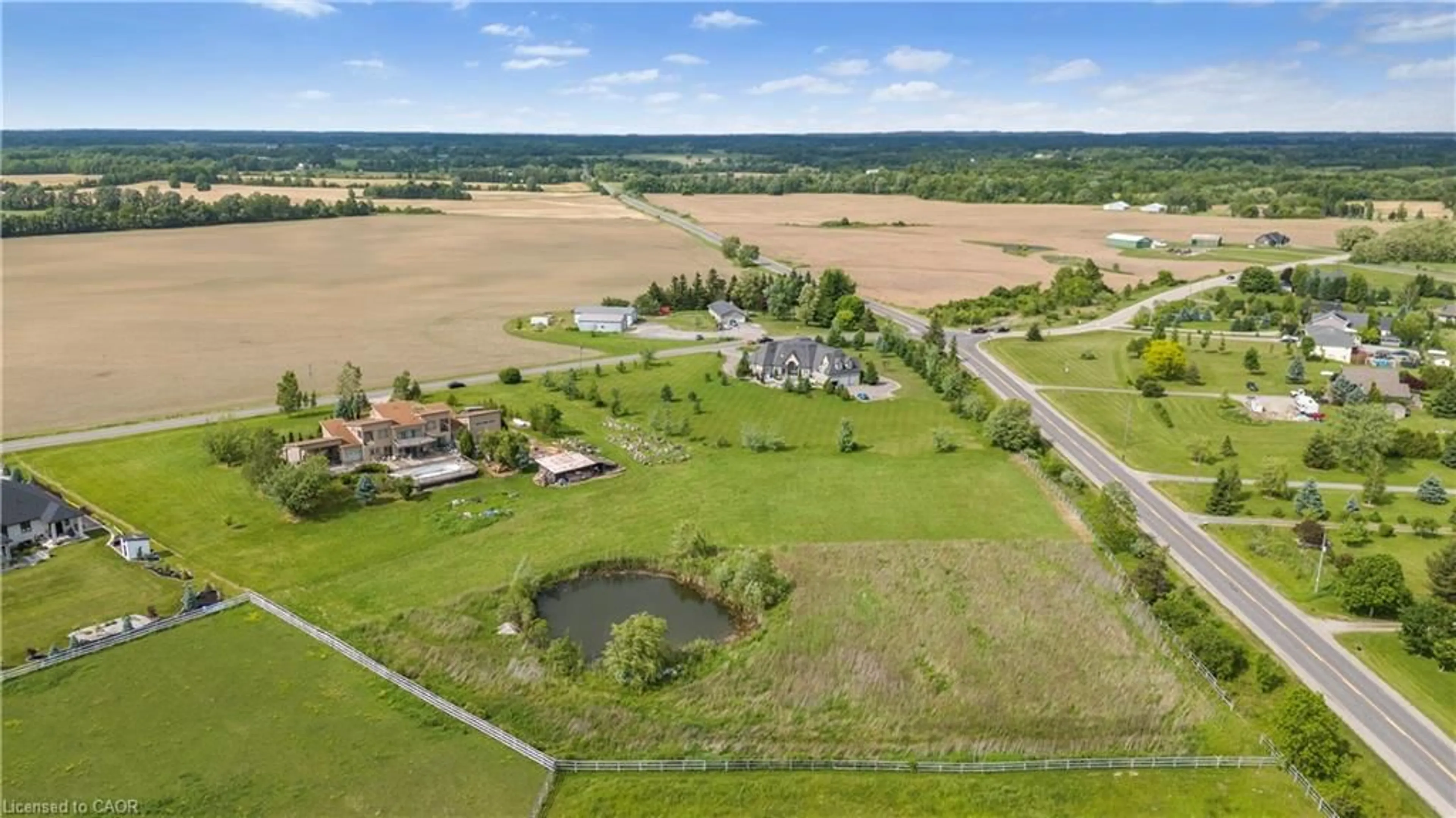 A pic from outside/outdoor area/front of a property/back of a property/a pic from drone, water/lake/river/ocean view for 241 Langford Church Rd, Brantford Ontario N3T 5L4