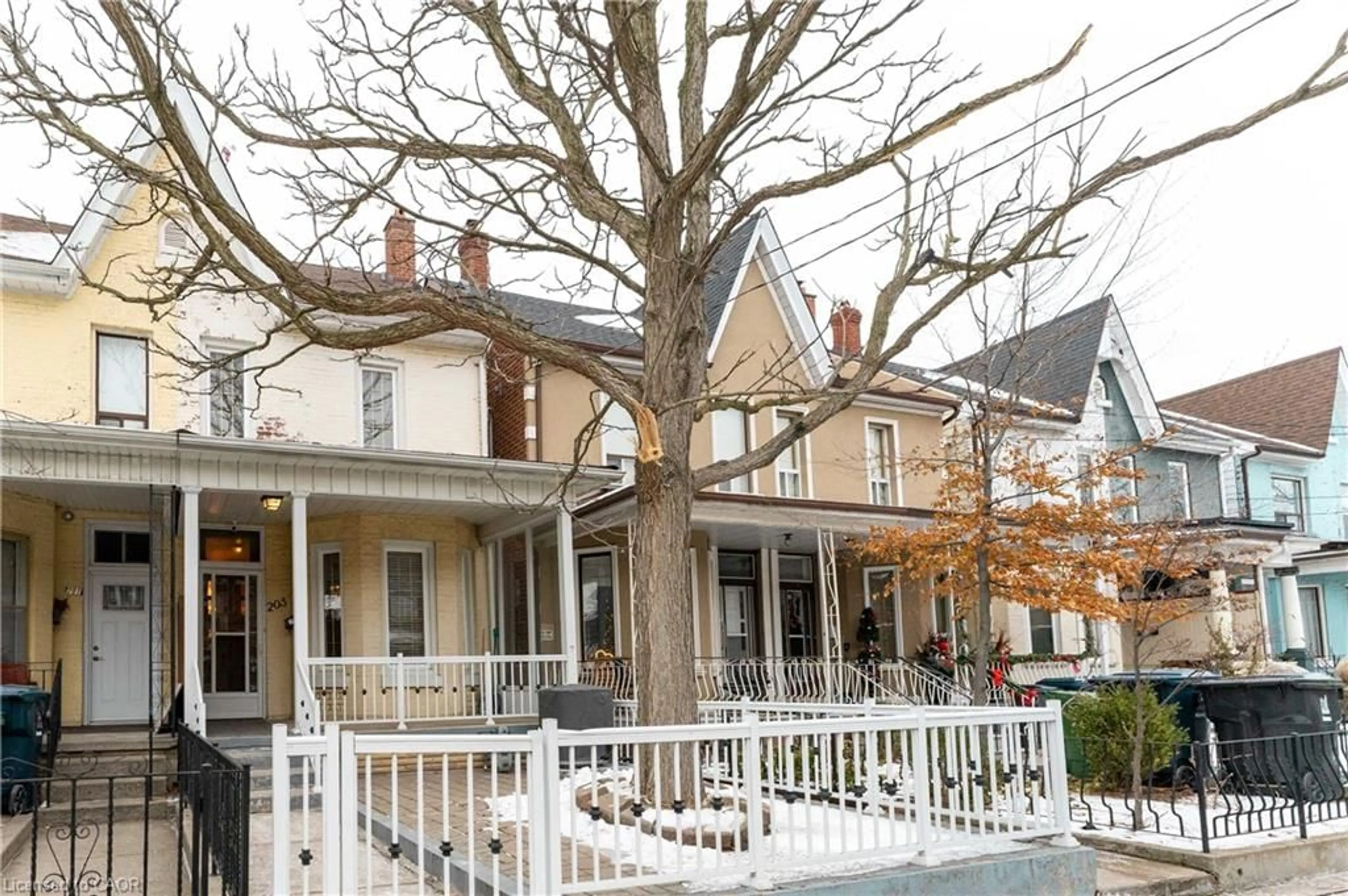 Patio, street for 205 Markham St, Toronto Ontario M6J 2G7