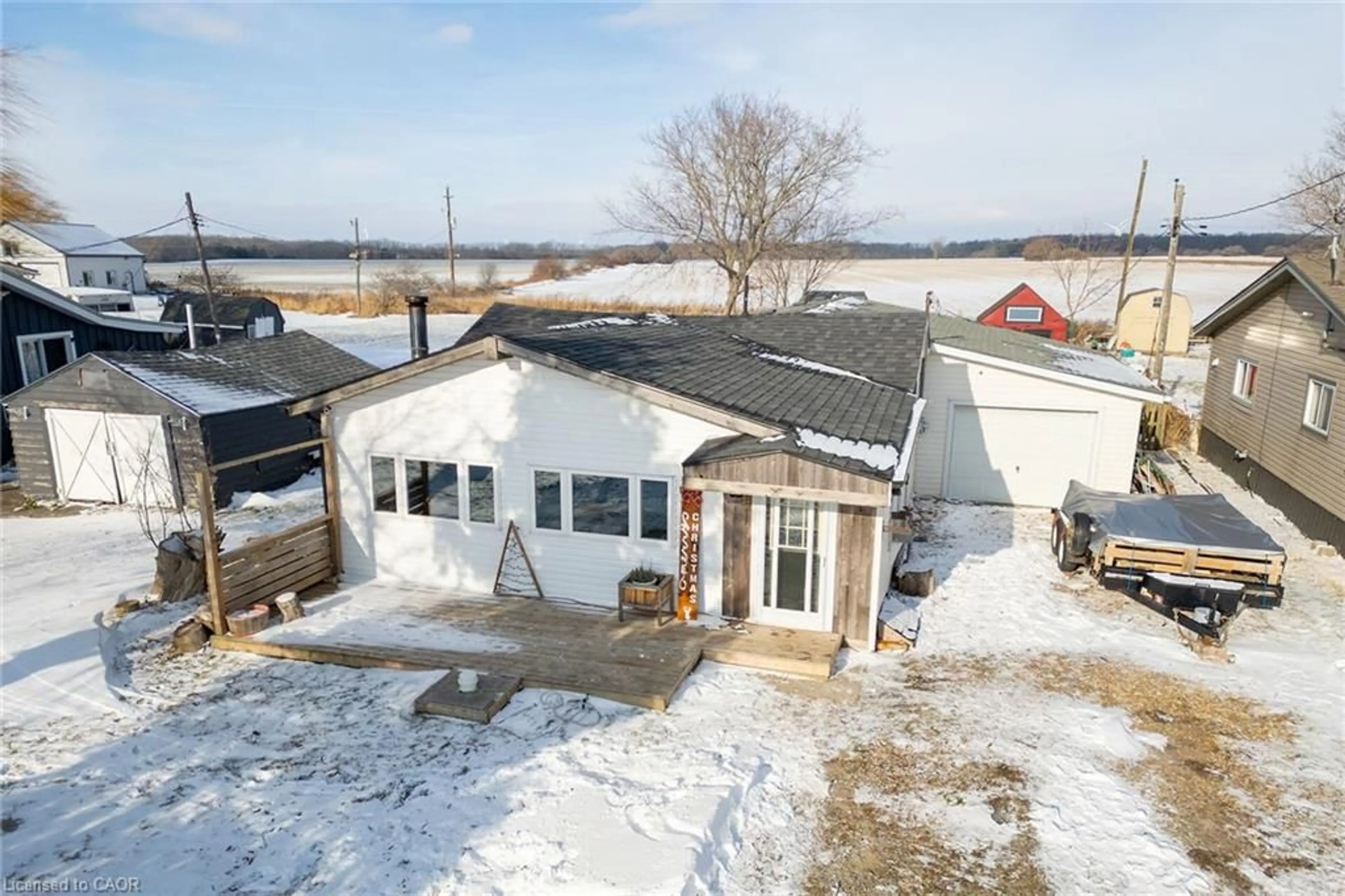 A pic from outside/outdoor area/front of a property/back of a property/a pic from drone, building for 1457 Lakeshore Rd, Selkirk Ontario N0A 1P0