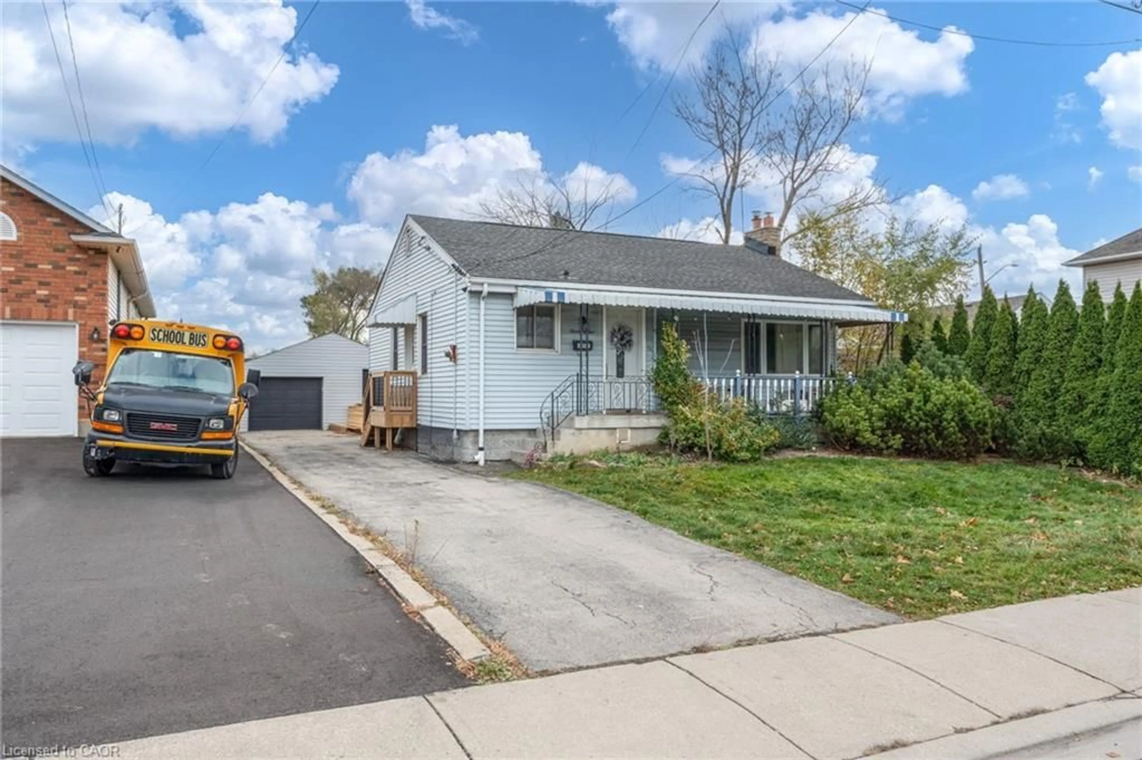 Home with vinyl exterior material, street for 99 East 36th St, Hamilton Ontario L8V 3Z2