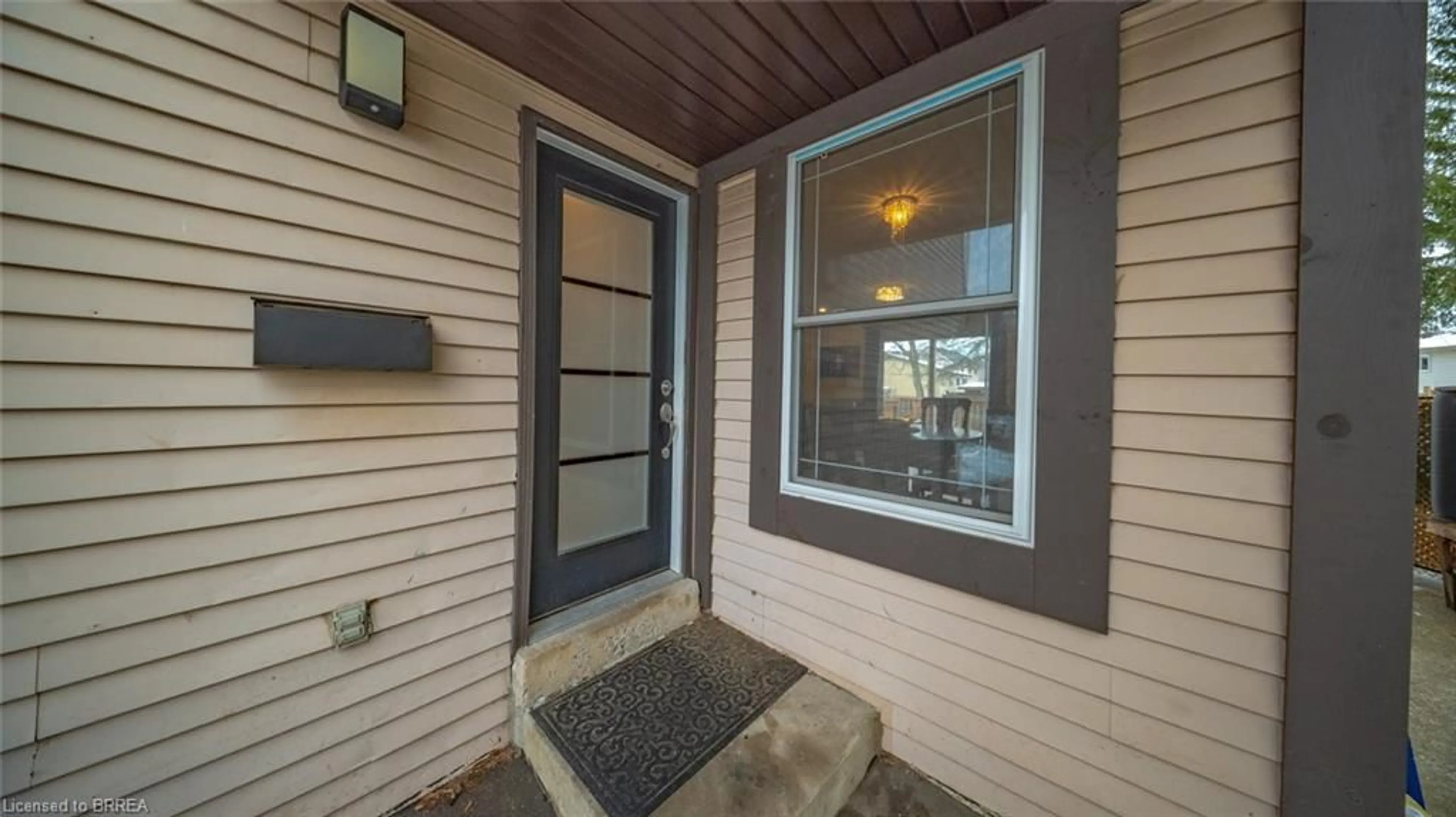 Indoor entryway for 5 Enfield Cres, Brantford Ontario N3P 1B3