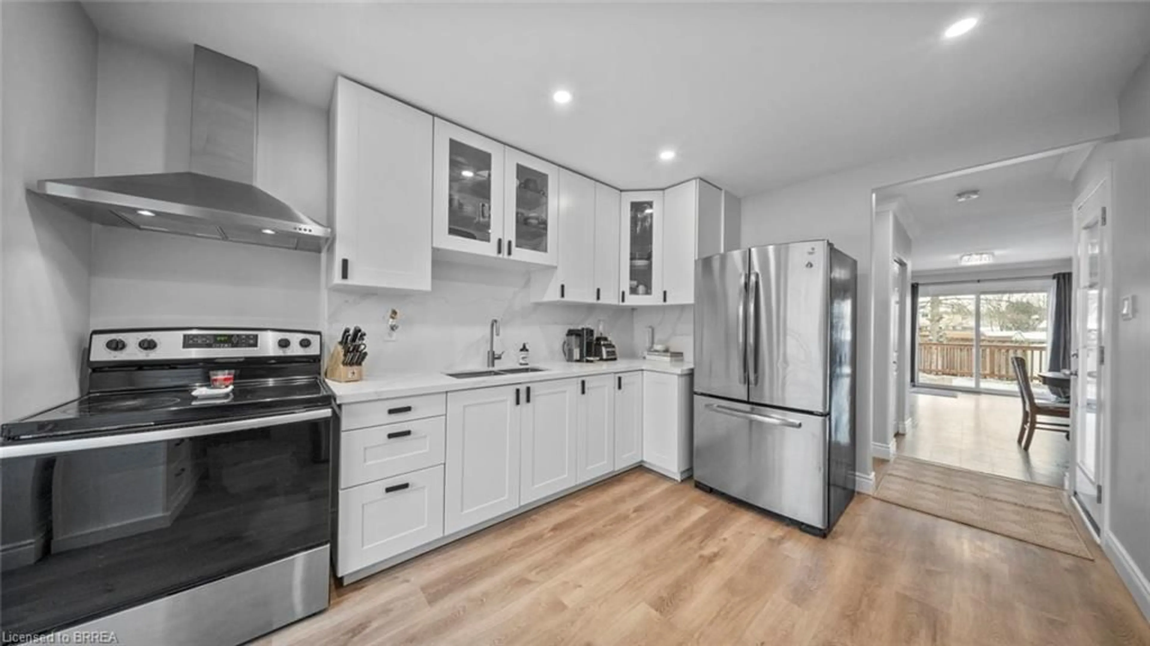 Open concept kitchen, unknown for 5 Enfield Cres, Brantford Ontario N3P 1B3