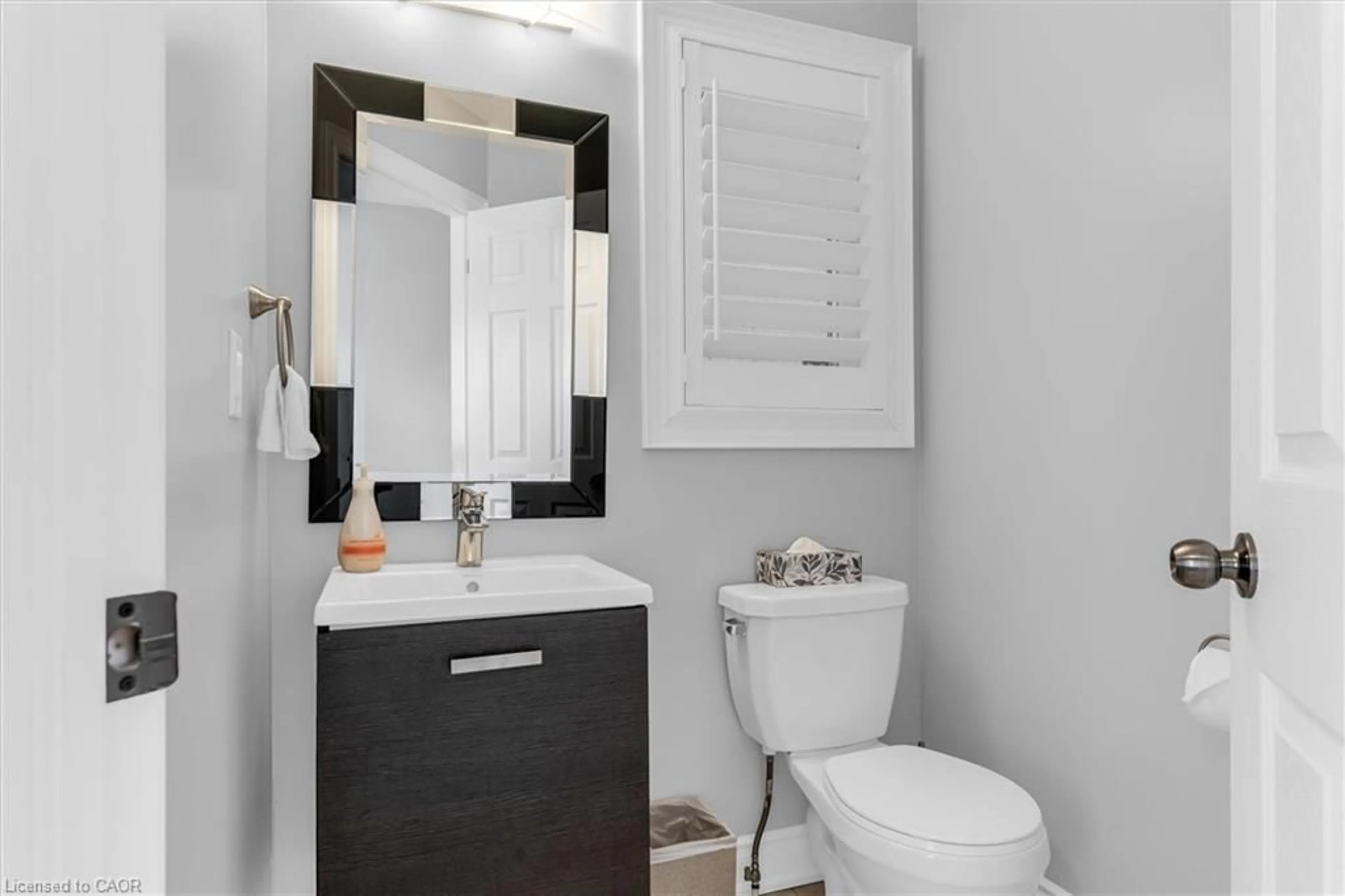 Standard bathroom, ceramic/tile floor for 7703 Sycamore Dr, Niagara Falls Ontario L2N 0N6
