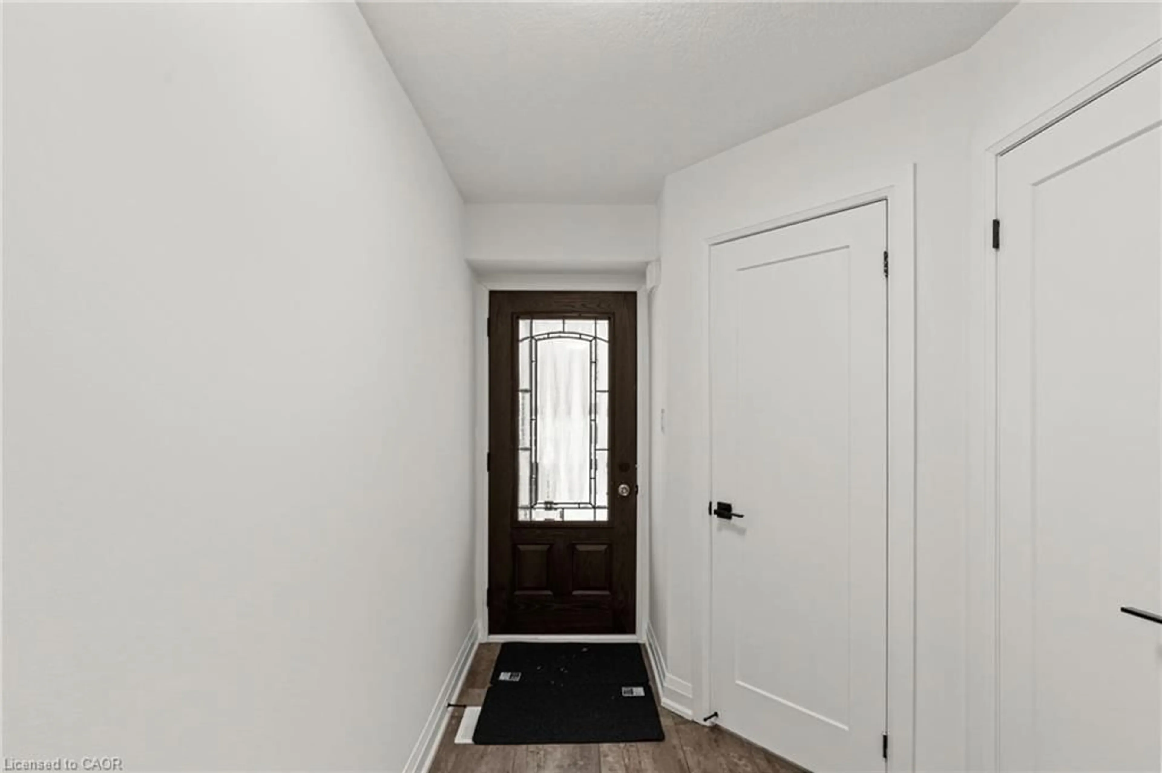 Indoor entryway for 143 Stonebrook Way, Markdale Ontario N0C 1H0