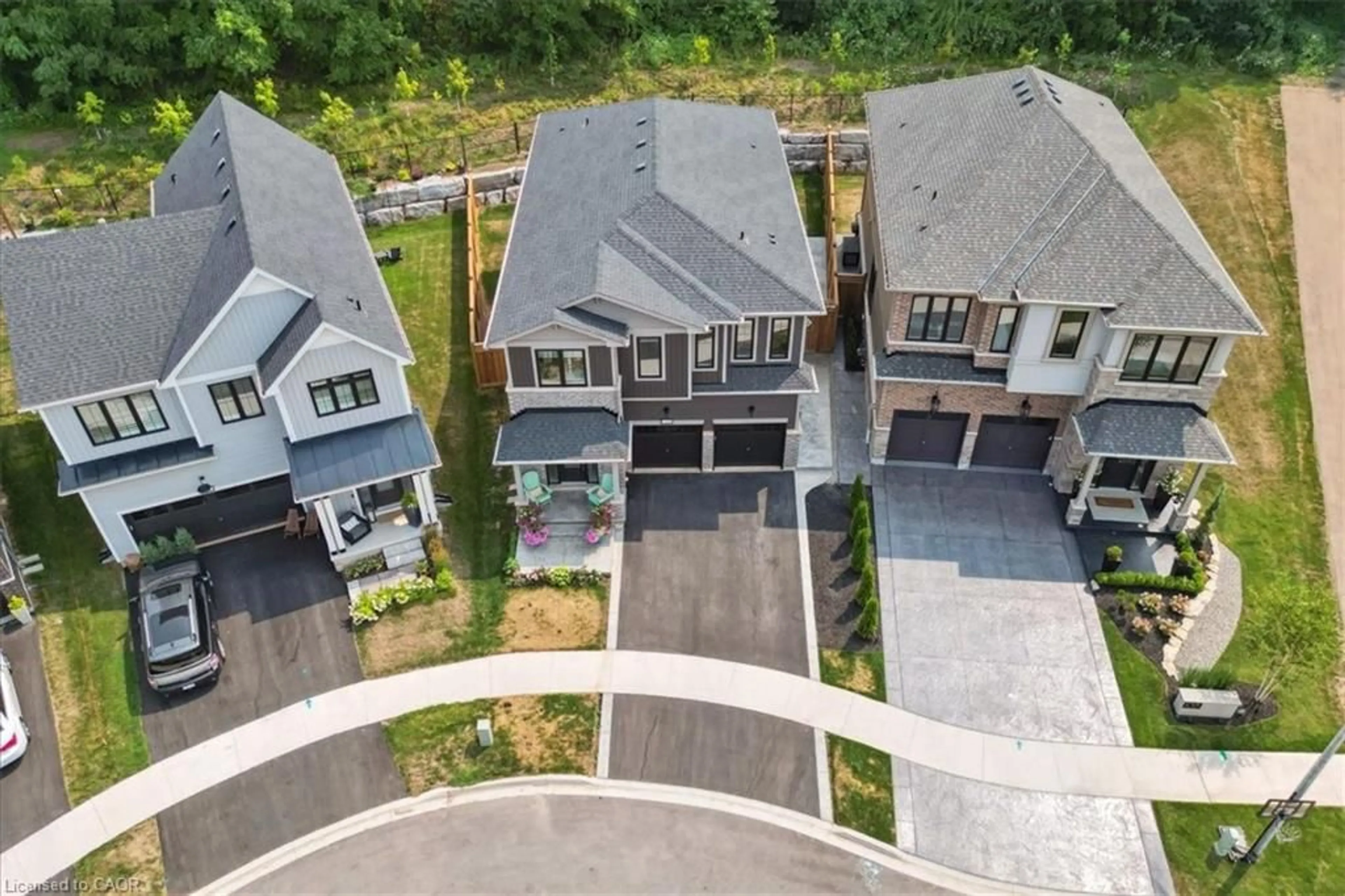 A pic from outside/outdoor area/front of a property/back of a property/a pic from drone, street for 110 Terrace Dr, Grimsby Ontario L3M 2L1