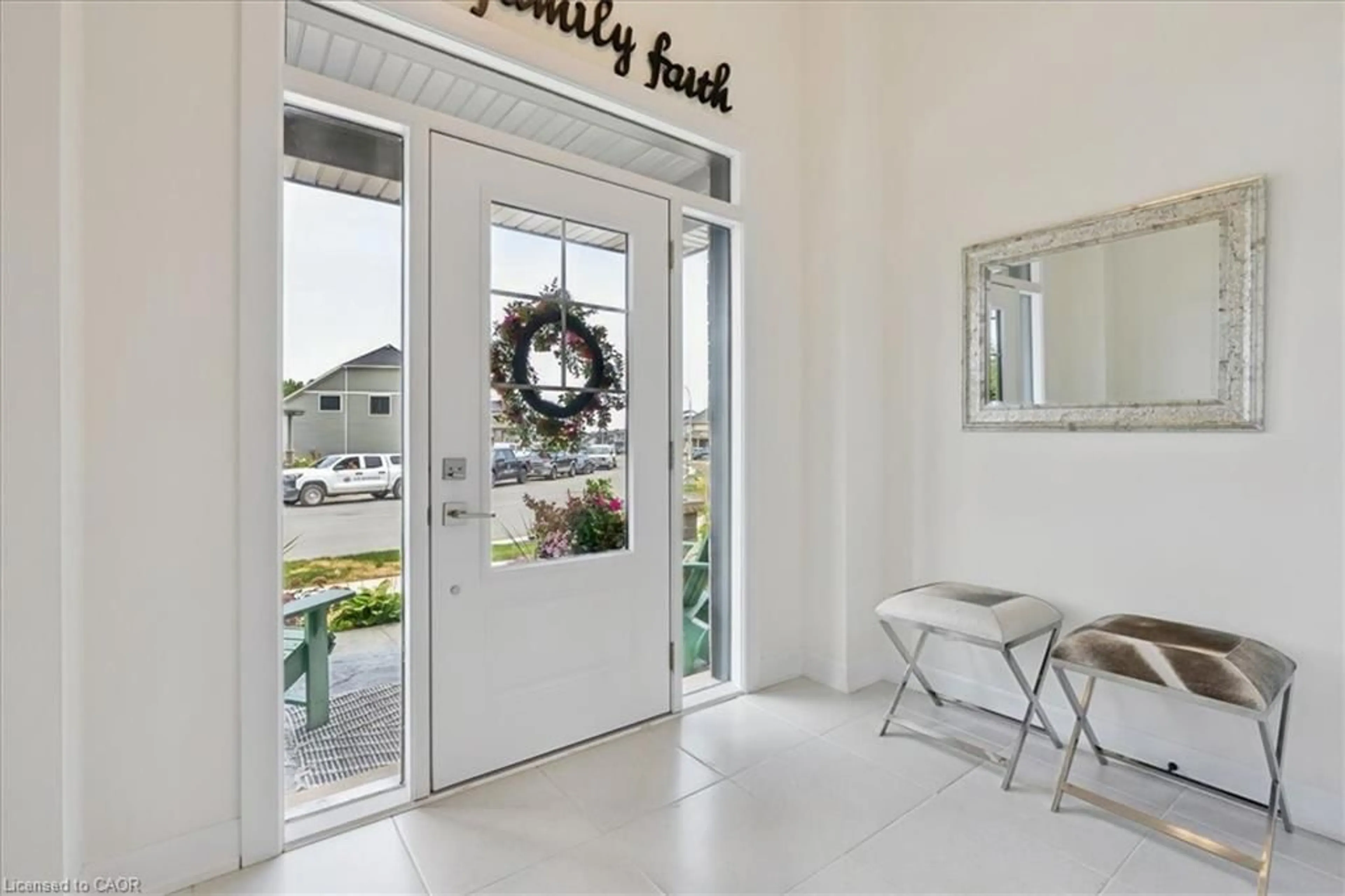 Indoor entryway for 110 Terrace Dr, Grimsby Ontario L3M 2L1