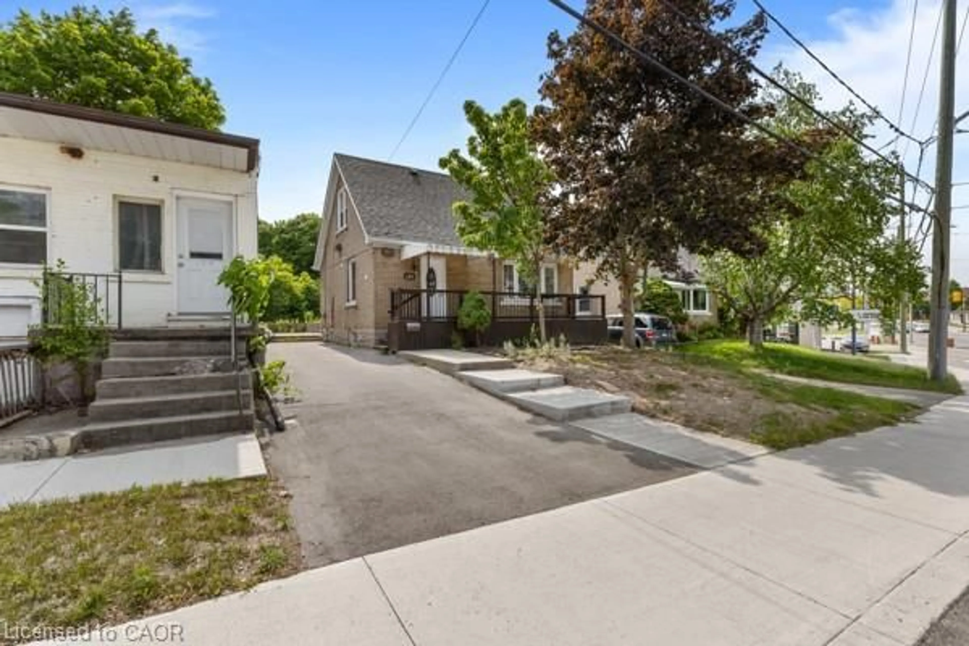 A pic from outside/outdoor area/front of a property/back of a property/a pic from drone, street for 181 Highland Rd, Kitchener Ontario N2M 3W1