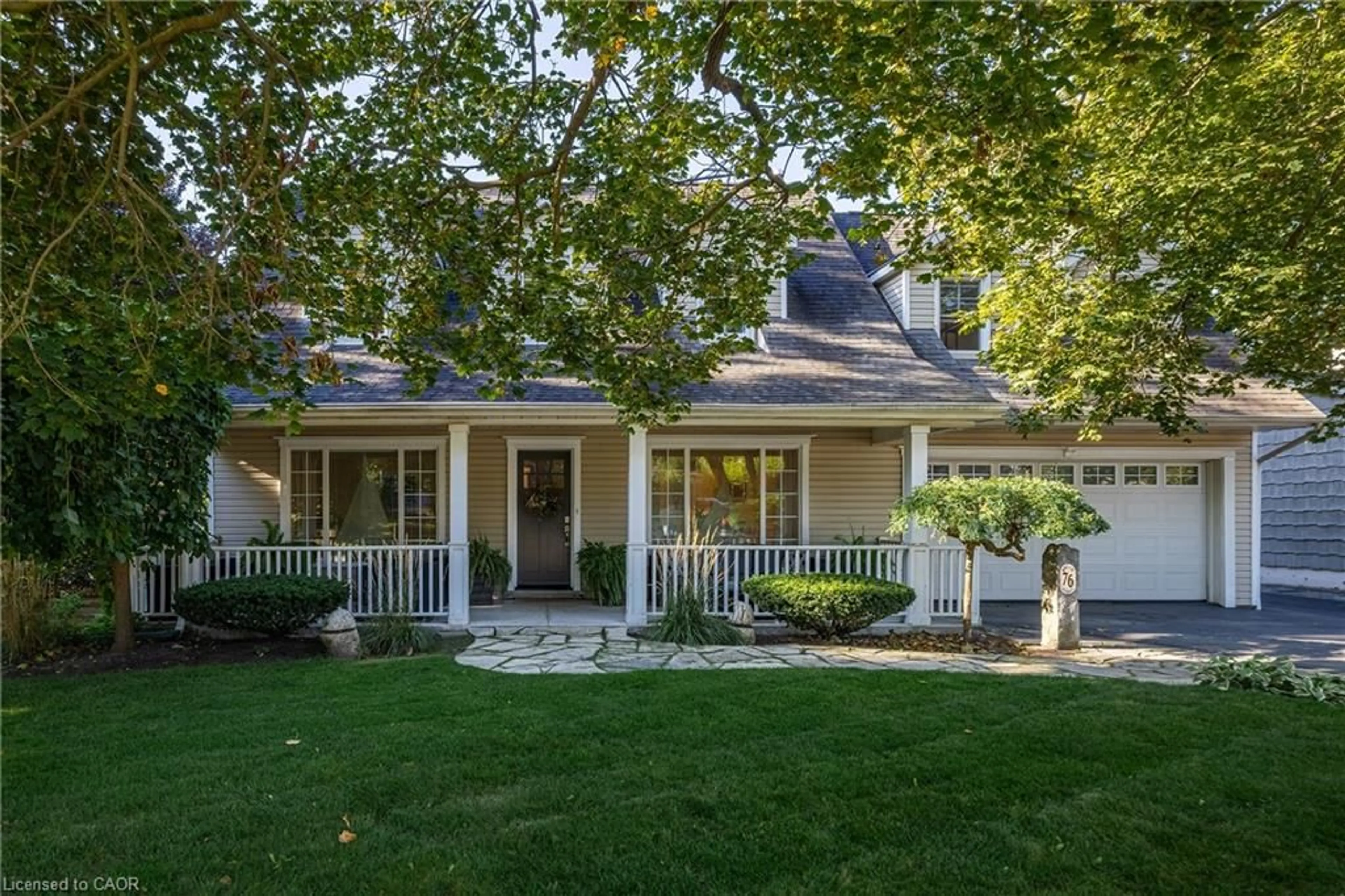 Home with vinyl exterior material, street for 76 Brock St, Oakville Ontario L6K 2Z1