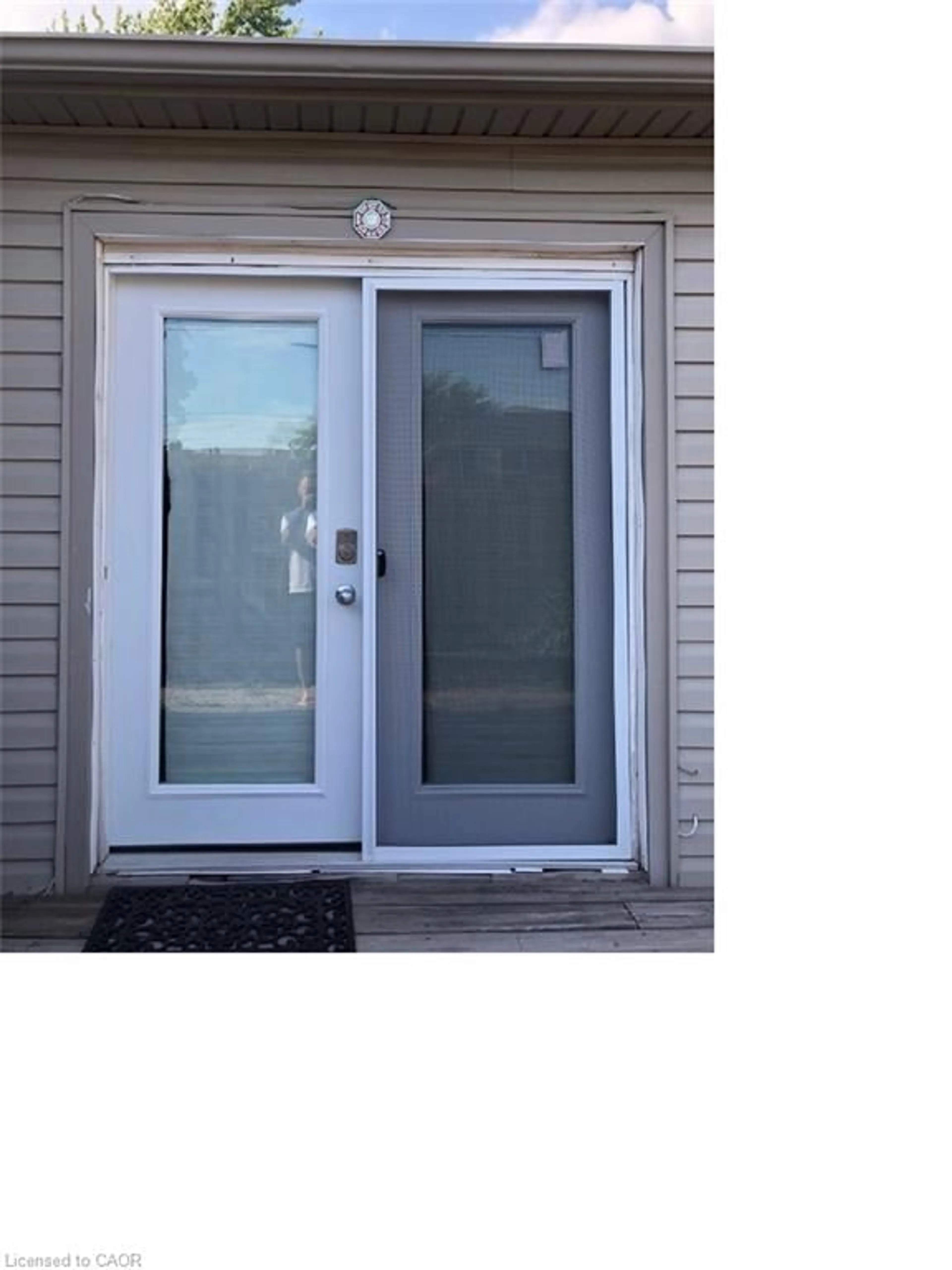 Indoor entryway for 66 Queen St, Thorold Ontario L2V 3N5