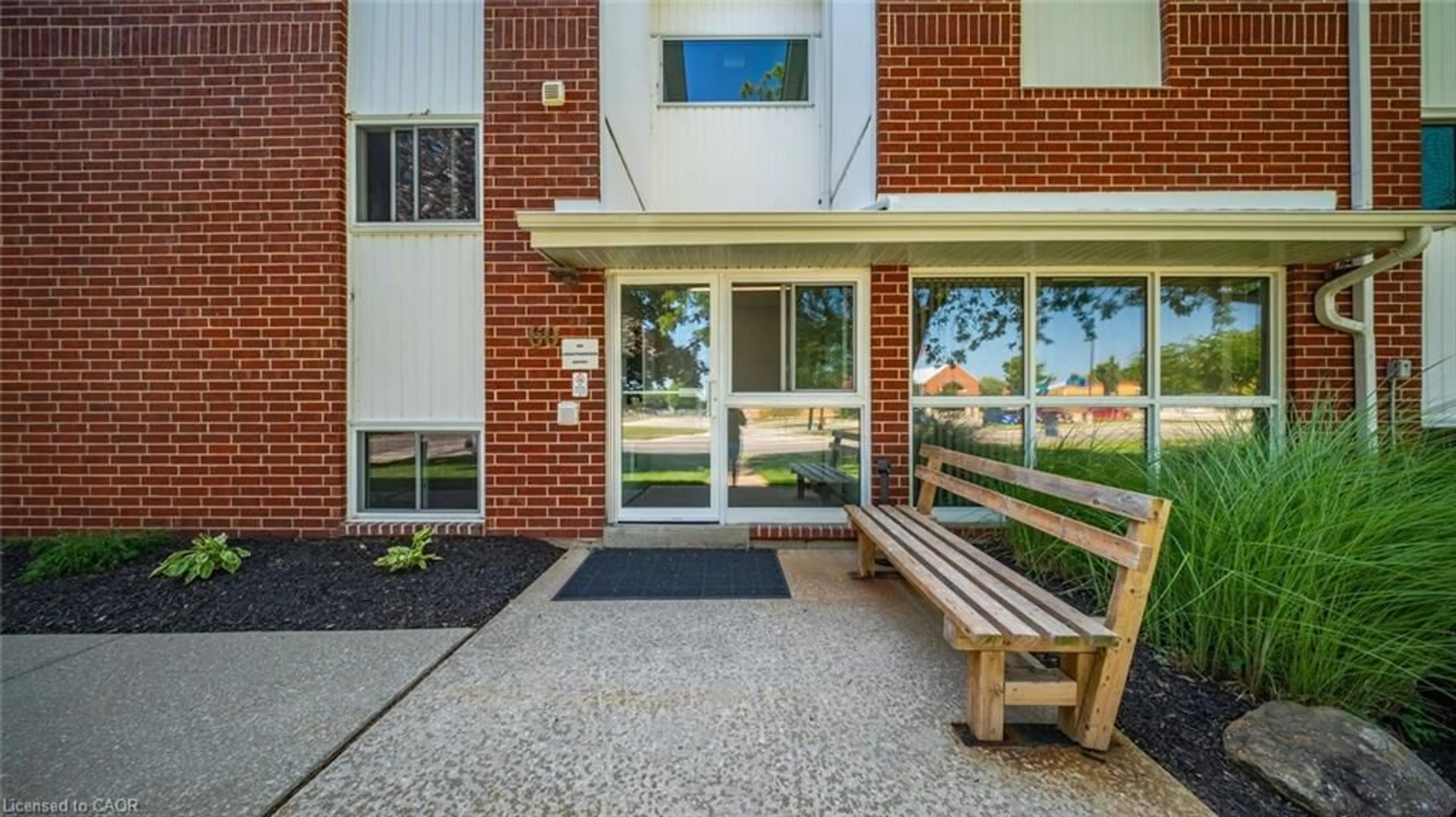 Patio, unknown for 60 Donly Dr #303, Simcoe Ontario N3Y 5K3