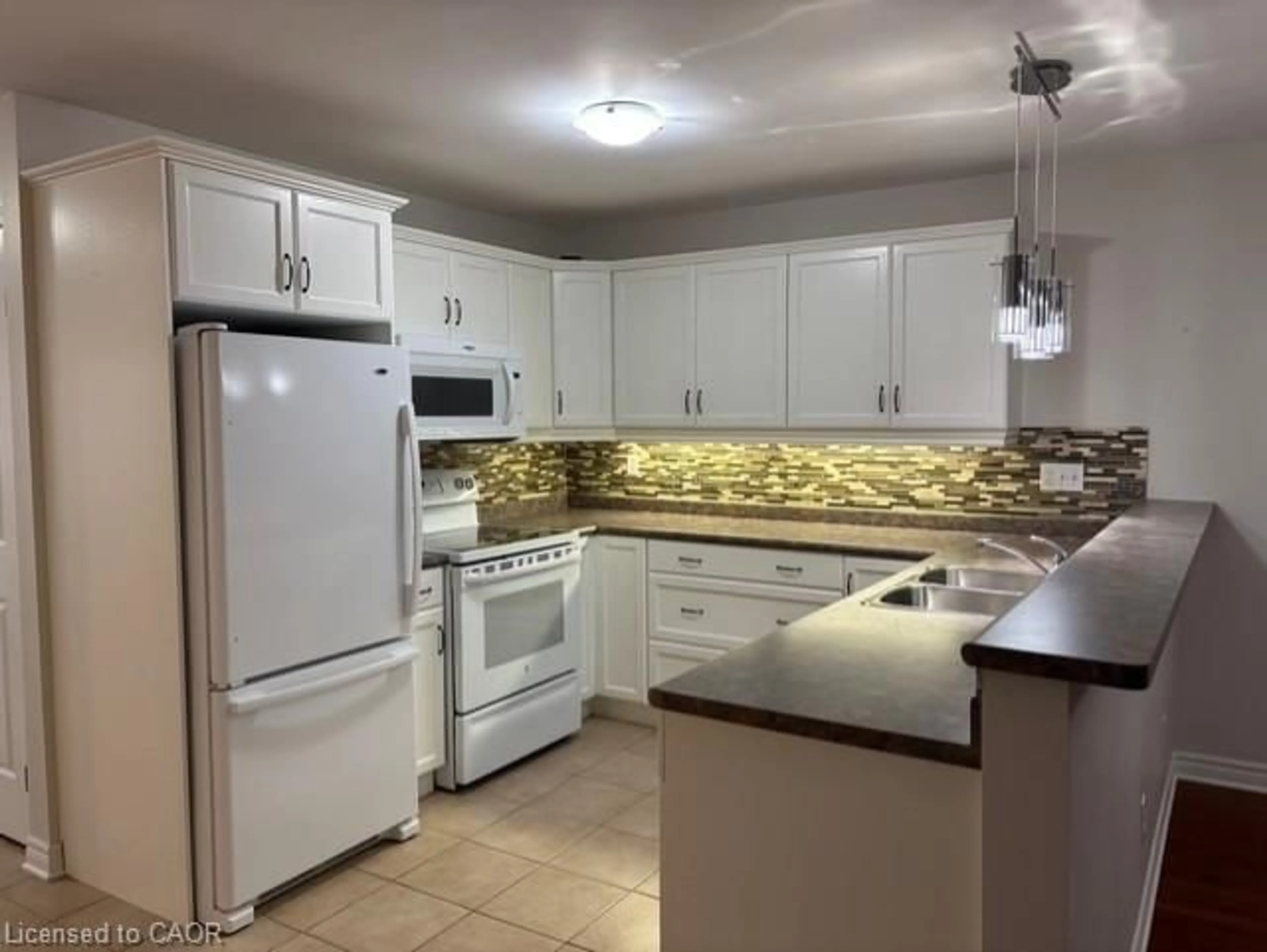 Standard kitchen, ceramic/tile floor for 4086 Simons Lane, Vineland Ontario L0R 2C0