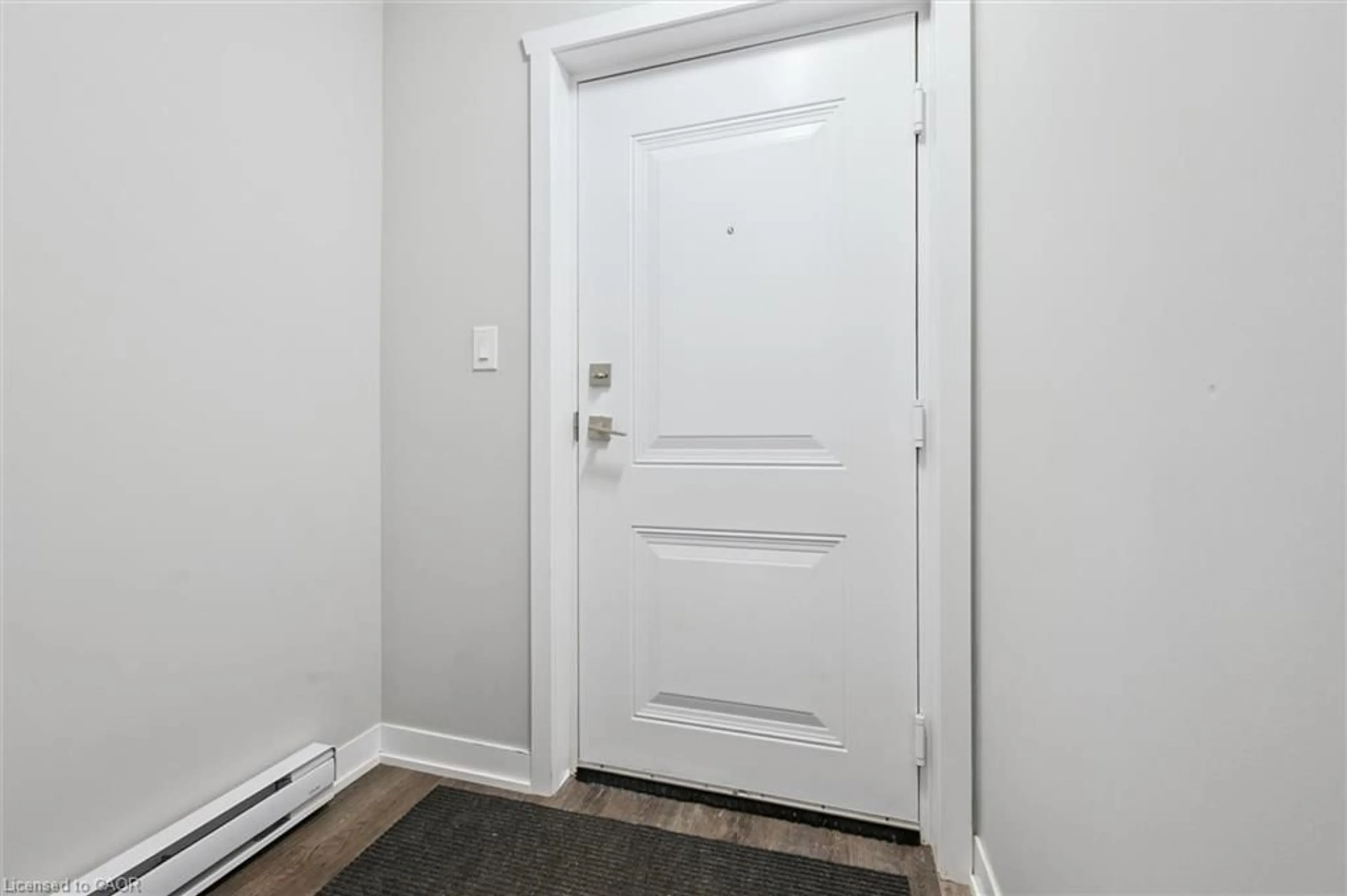 Indoor entryway for 1331 Countrystone Dr #B16, Kitchener Ontario N2N 3R9