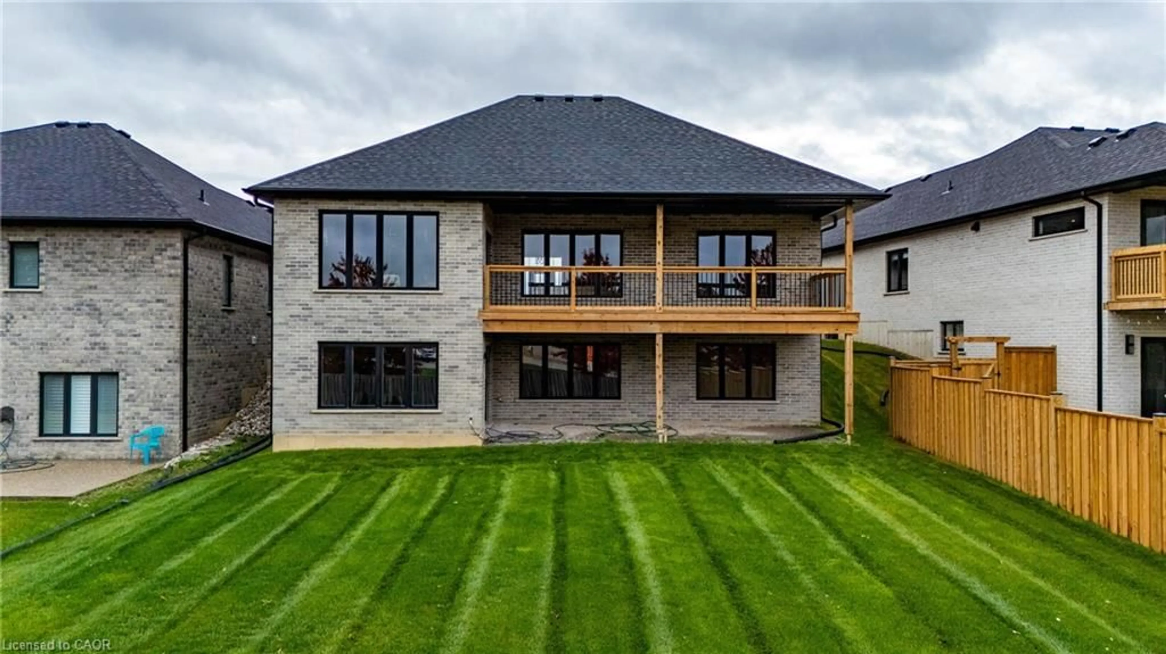 A pic from outside/outdoor area/front of a property/back of a property/a pic from drone, building for 34 Andrew Ave, Simcoe Ontario N3Y 4Y8