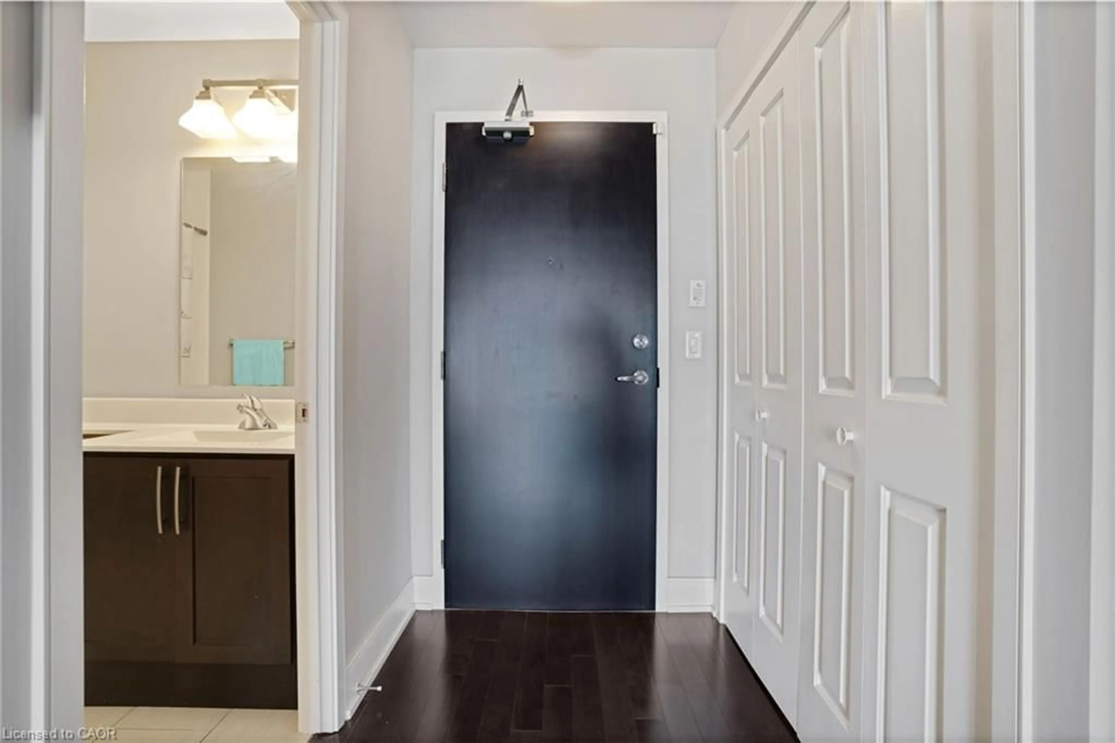 Indoor entryway for 144 Park St #1009, Waterloo Ontario N2L 0B6