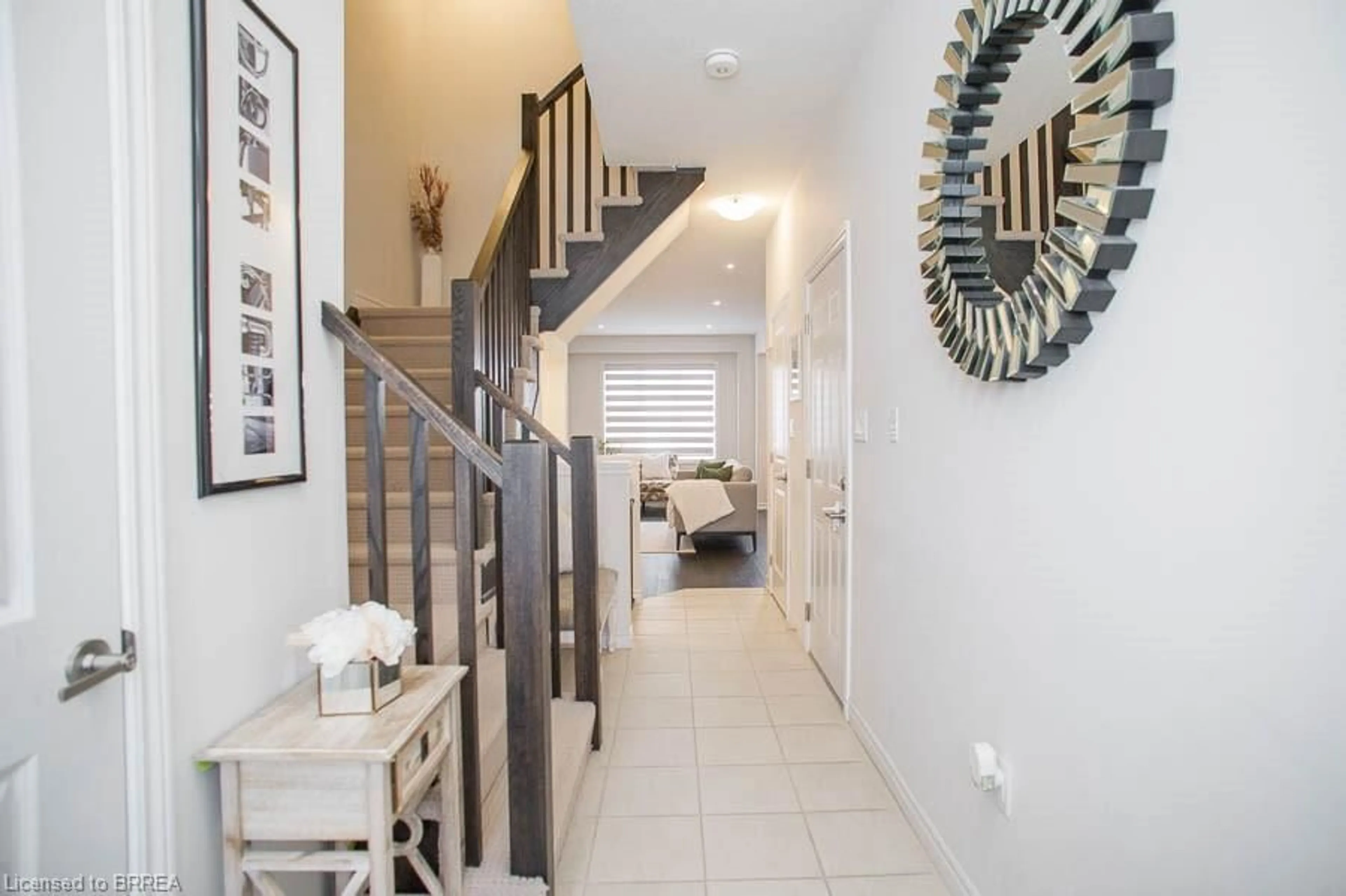 Indoor foyer for 1 Tom Brown Dr #7, Paris Ontario N3L 0H8