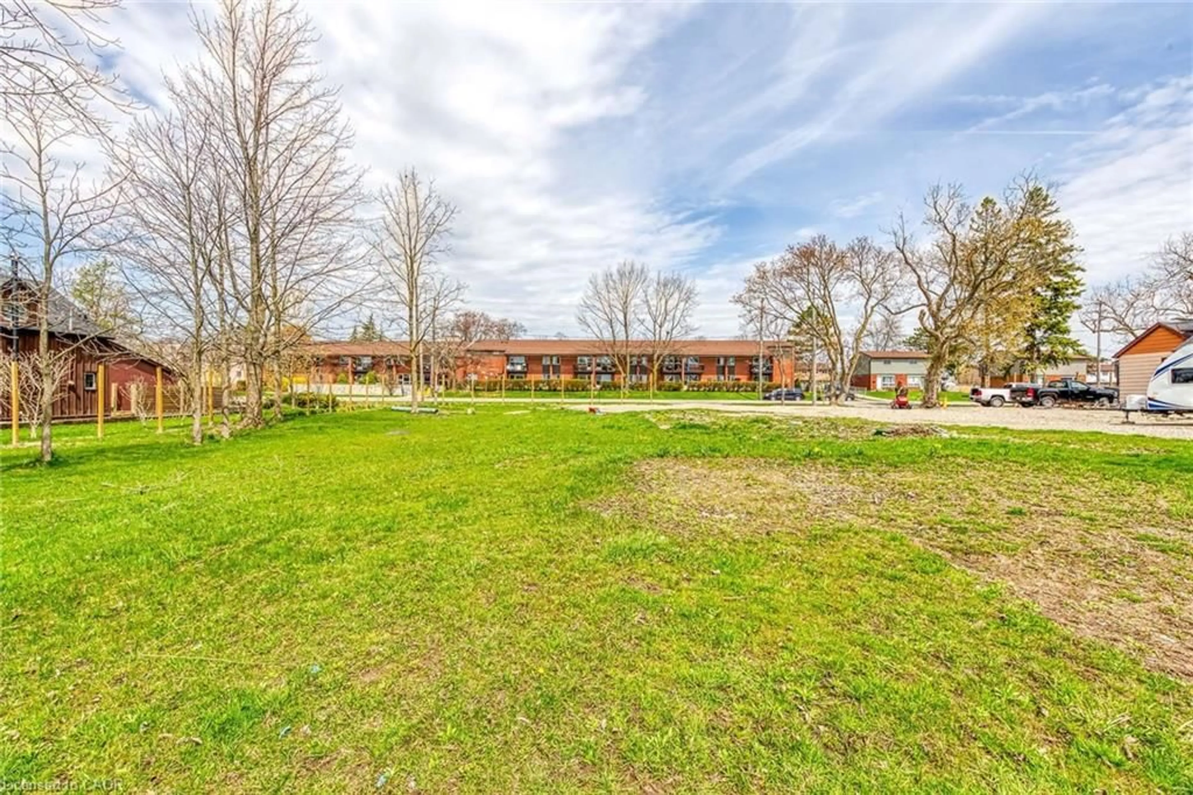 A pic from outside/outdoor area/front of a property/back of a property/a pic from drone, unknown for 522 Main St, Dunnville Ontario N1A 1K5