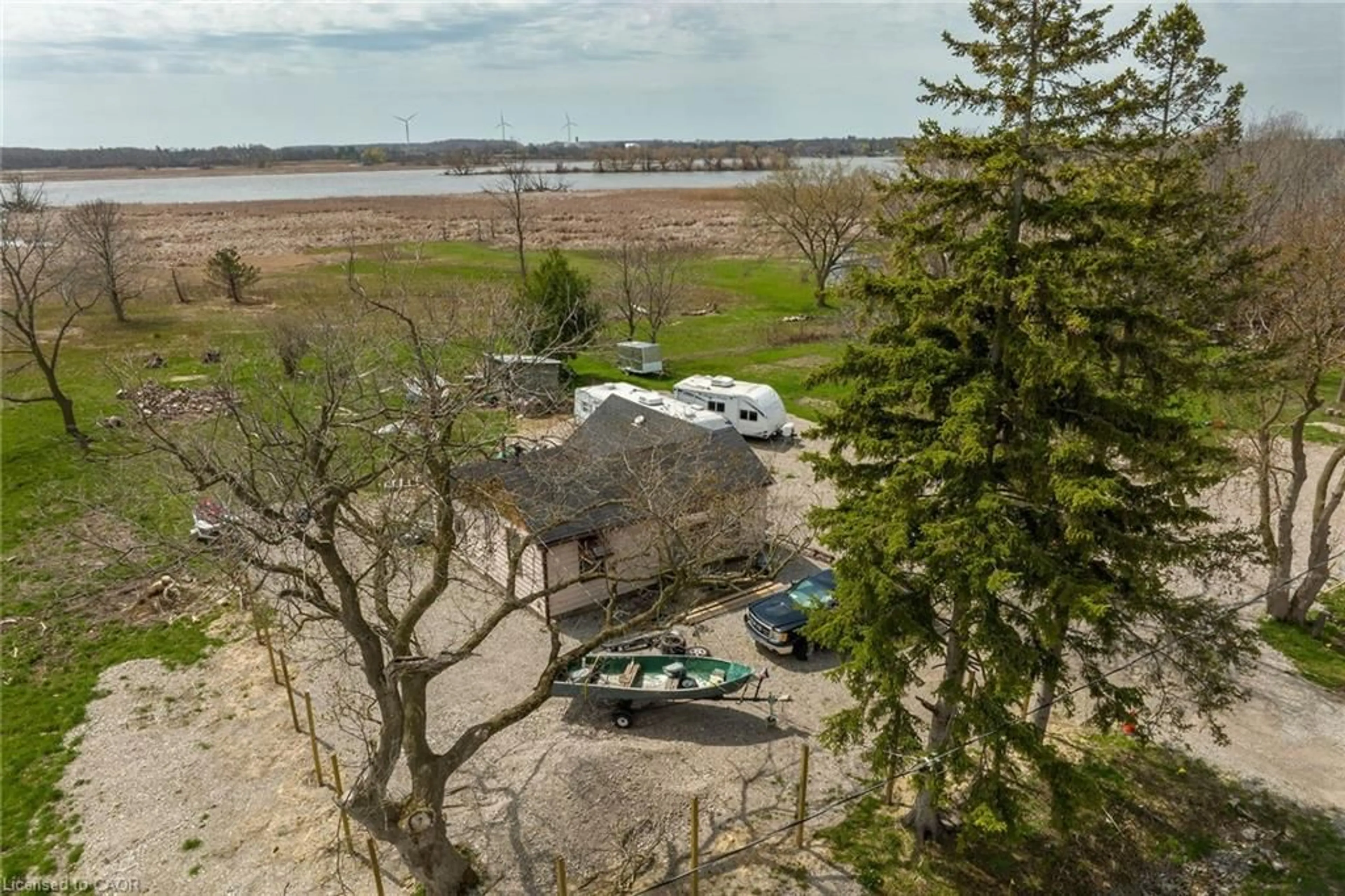 A pic from outside/outdoor area/front of a property/back of a property/a pic from drone, water/lake/river/ocean view for 528 Main St, Dunnville Ontario N1A 1K5
