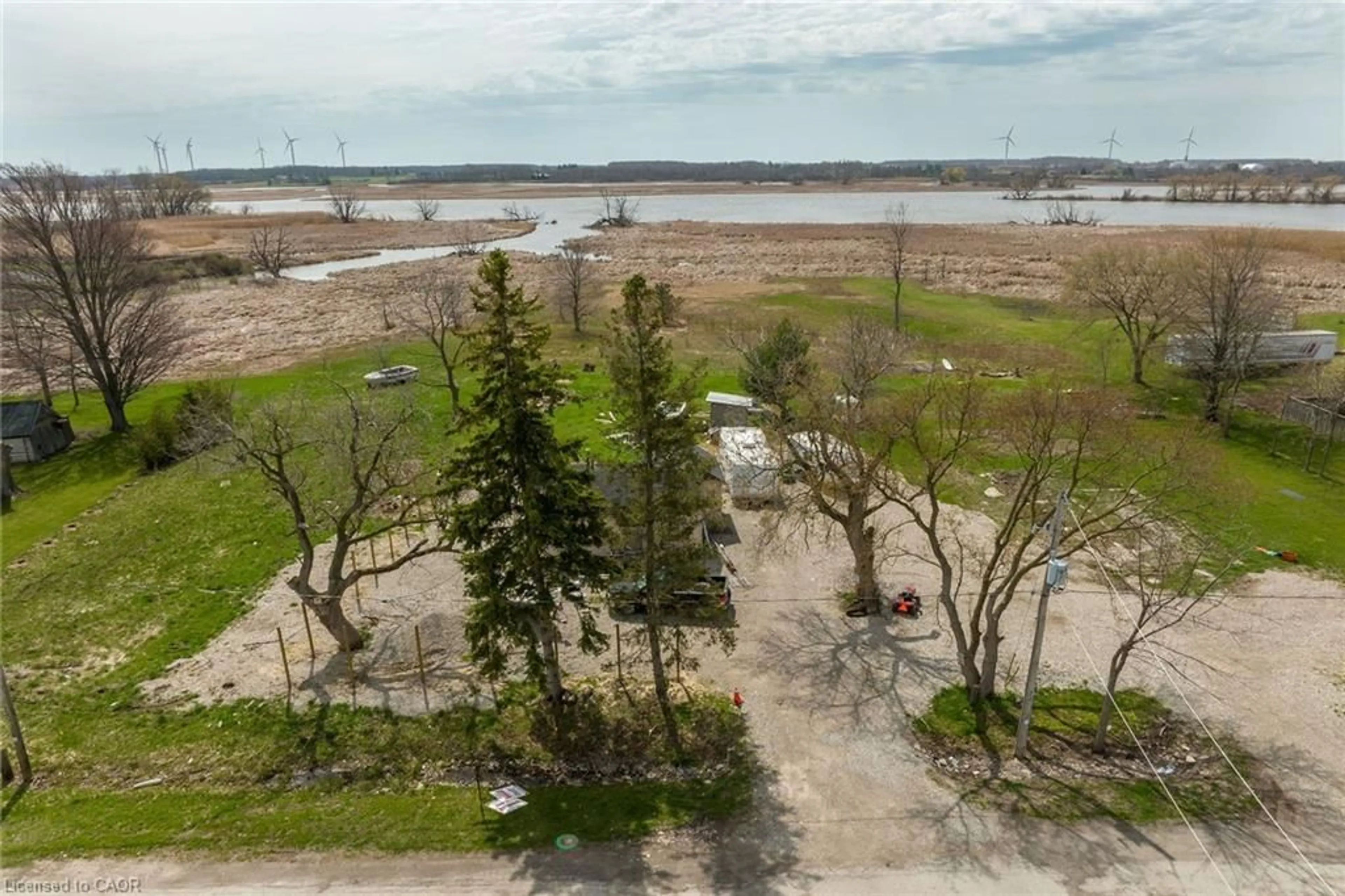 A pic from outside/outdoor area/front of a property/back of a property/a pic from drone, water/lake/river/ocean view for 528 Main St, Dunnville Ontario N1A 1K5