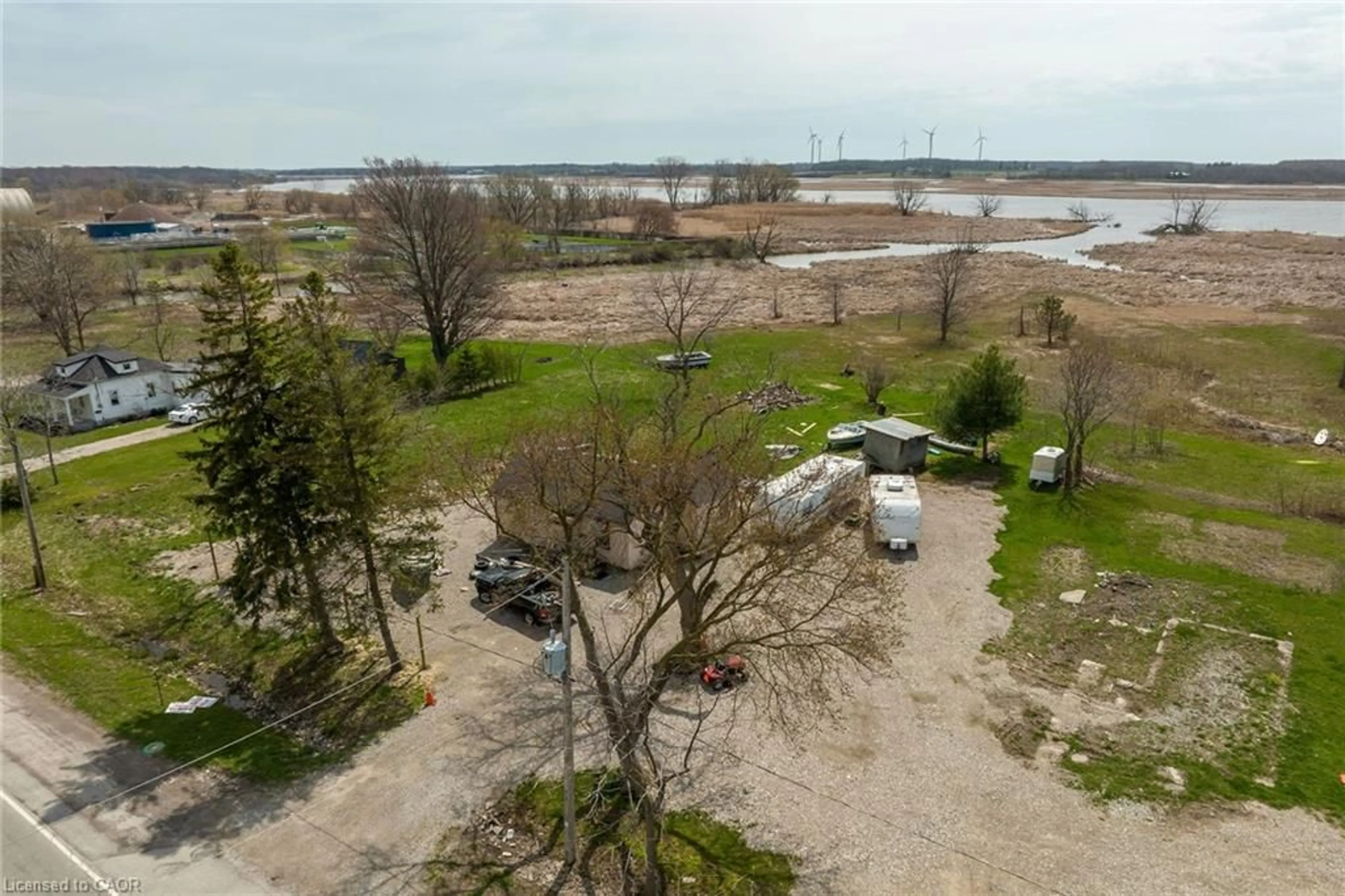 A pic from outside/outdoor area/front of a property/back of a property/a pic from drone, water/lake/river/ocean view for 528 Main St, Dunnville Ontario N1A 1K5
